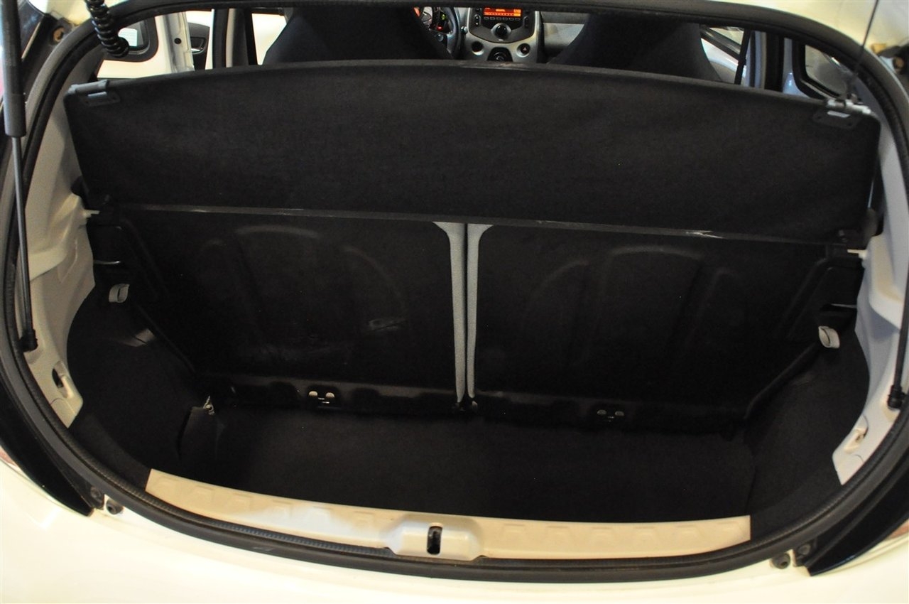 Toyota Aygo X-Play Touch 2016, photo 9/9