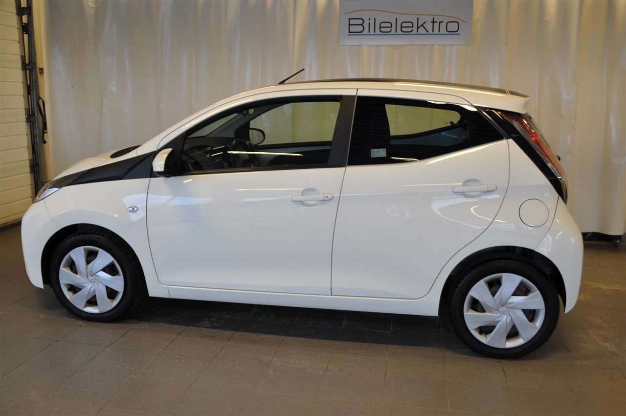 Toyota Aygo X-Play Touch 2016, kuva 3/9