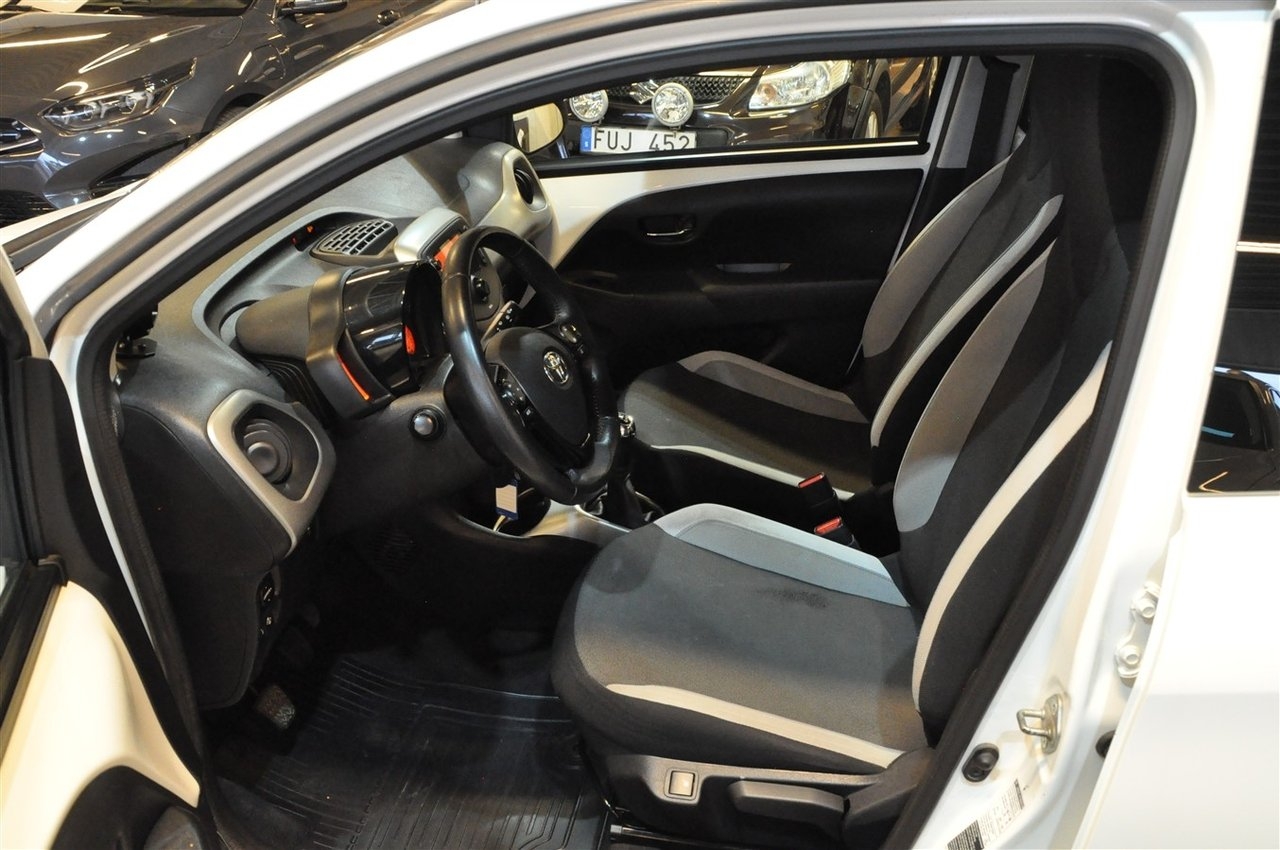Toyota Aygo X-Play Touch 2016, kuva 5/9