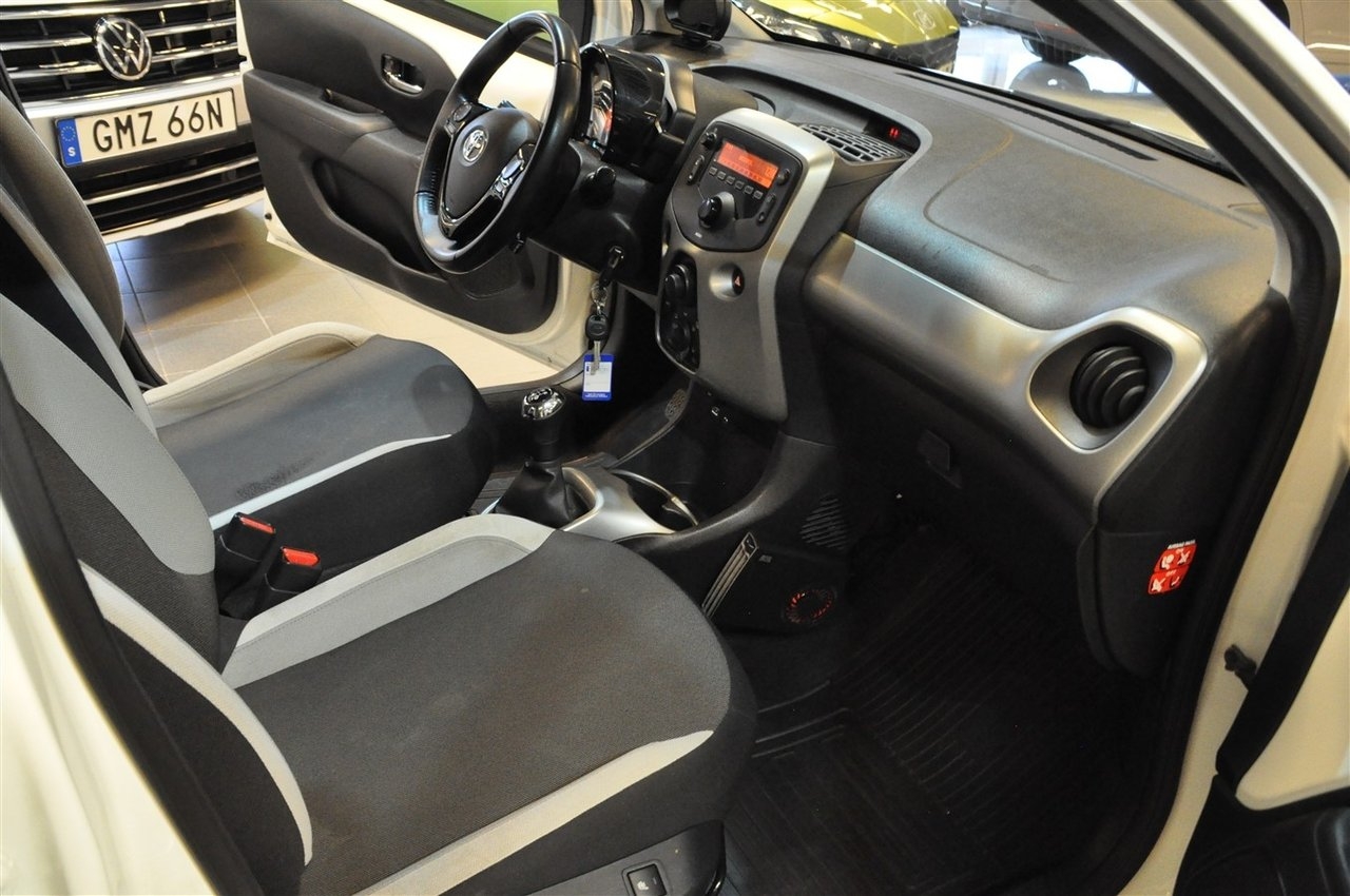 Toyota Aygo X-Play Touch 2016, kuva 6/9