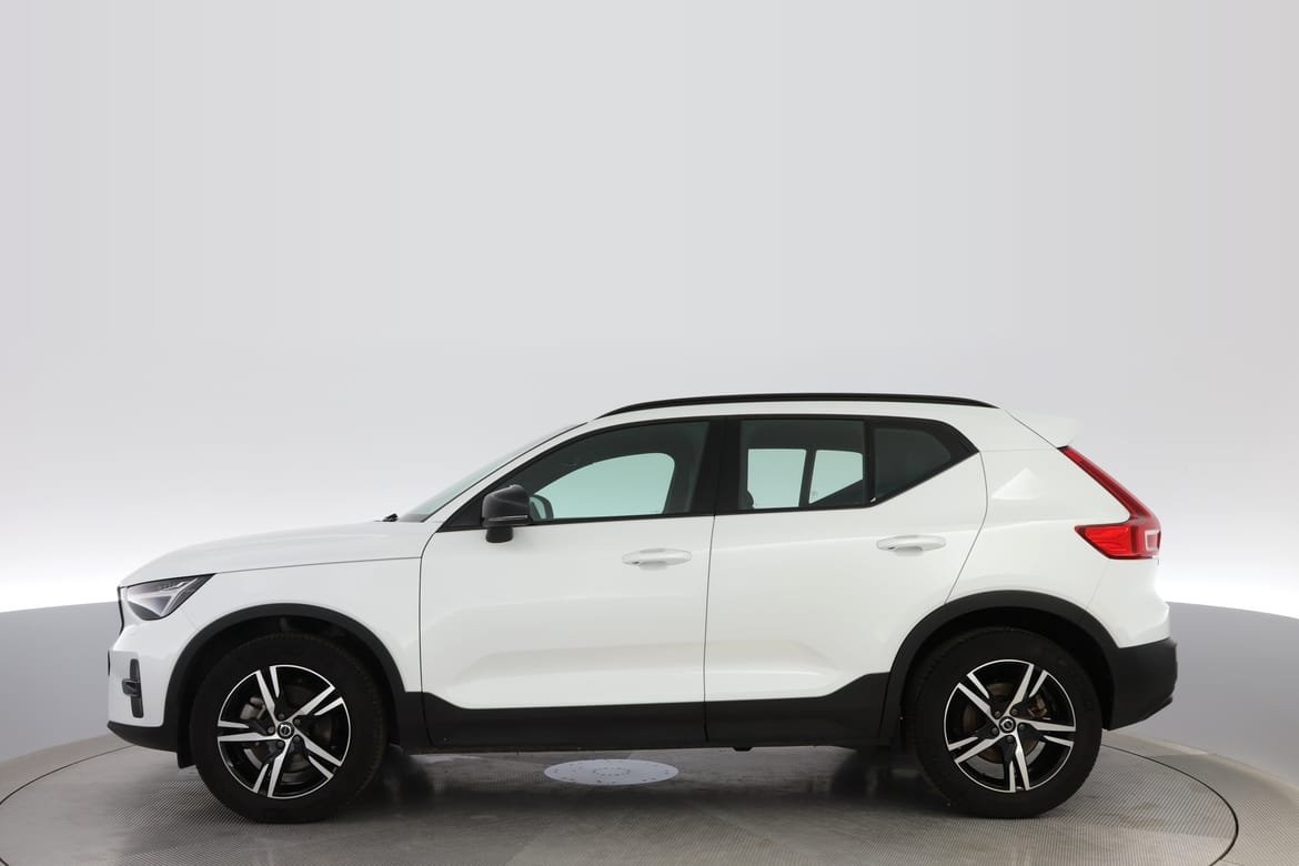 Volvo XC40 B4 FWD Bensin Plus Dark 2025, bild 2/10
