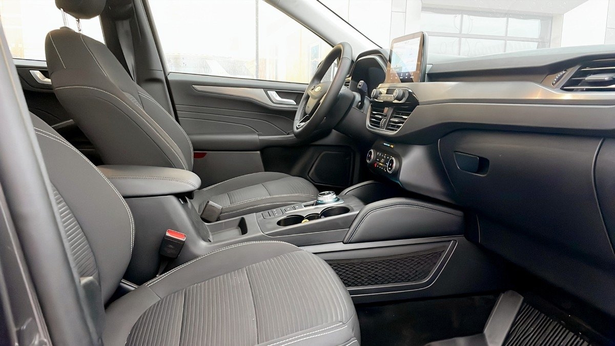 Ford Kuga 2.5 Plugin-Hybrid Titanium 2024, bild 3/9