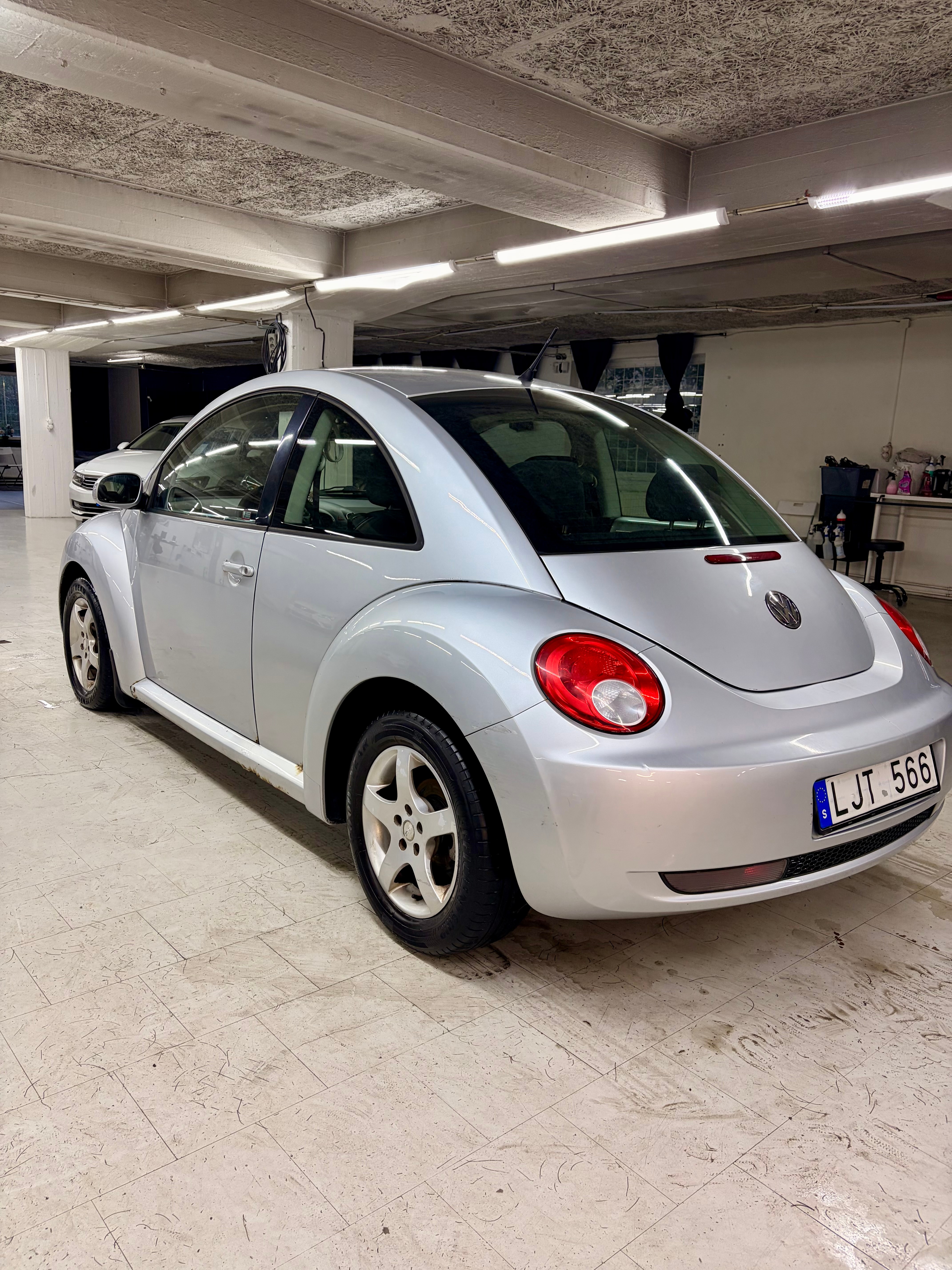 Volkswagen New Beetle 1.6 Manuell 2006, bild 2/6