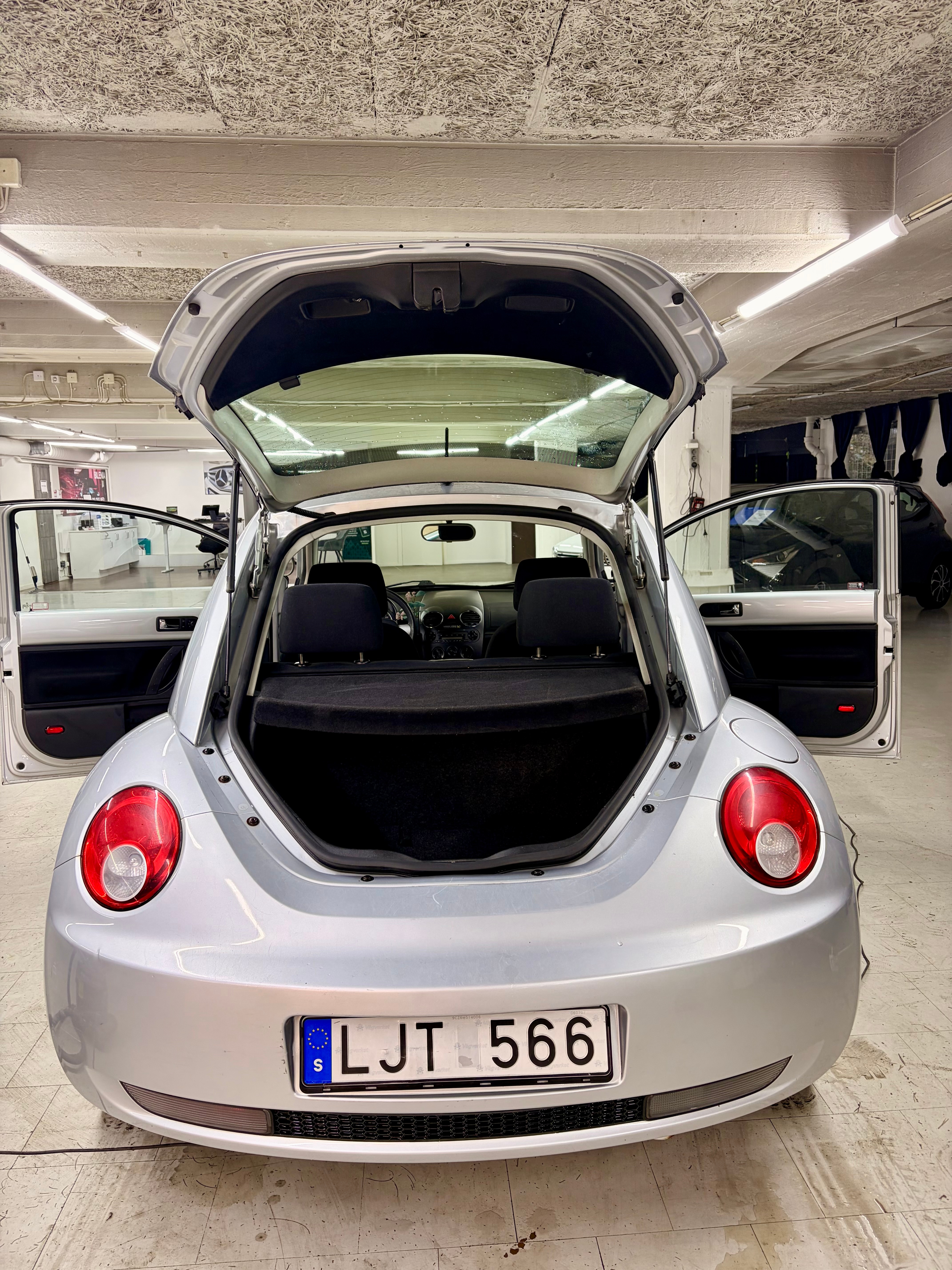 Volkswagen New Beetle 1.6 Manuell 2006, bild 3/6
