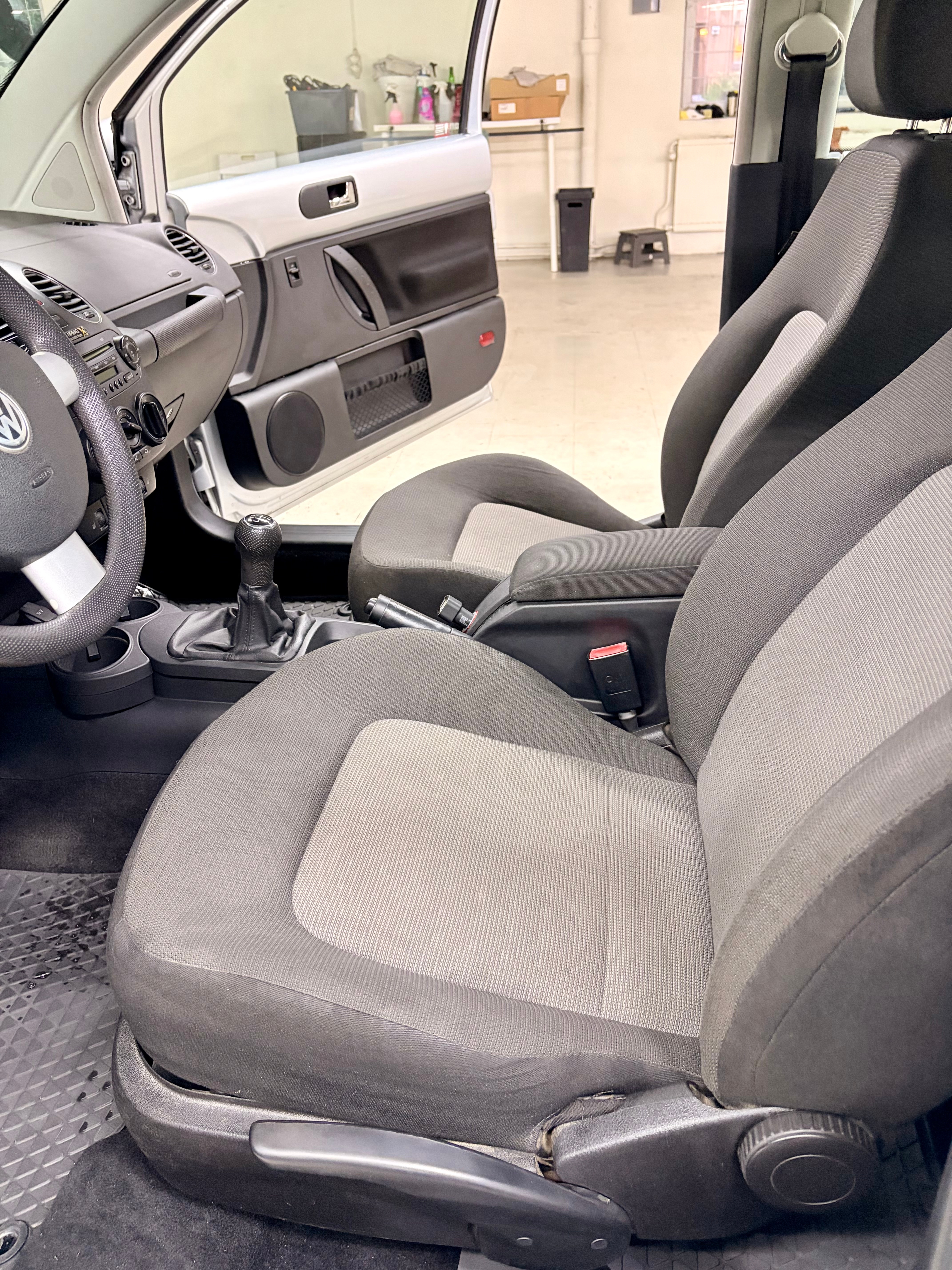Volkswagen New Beetle 1.6 Manuell 2006, bild 6/6