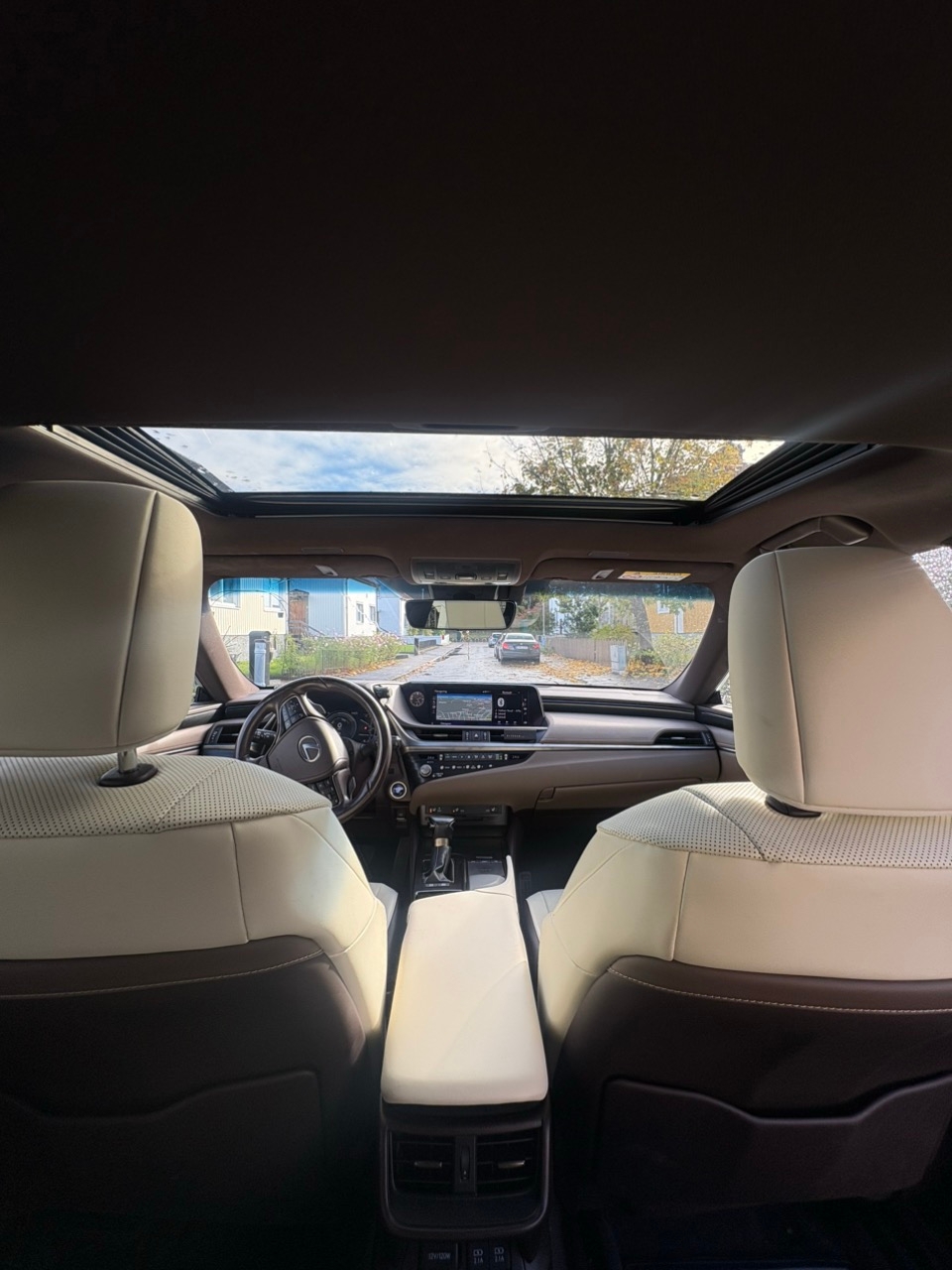 Lexus ES 300h 2.5 E-CVT 2021, bild 5/6