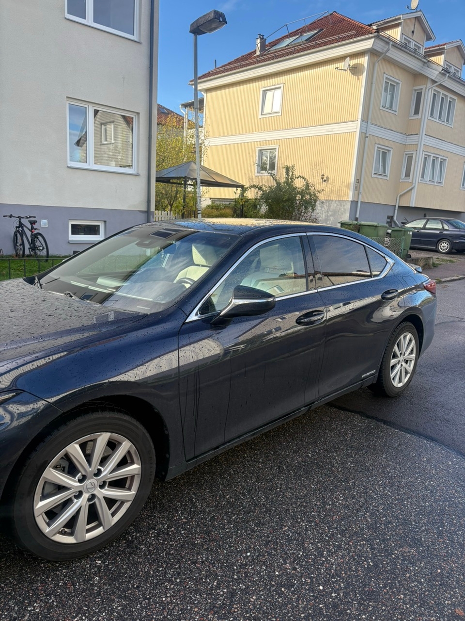 Lexus ES 300h 2.5 E-CVT 2021, bild 2/6