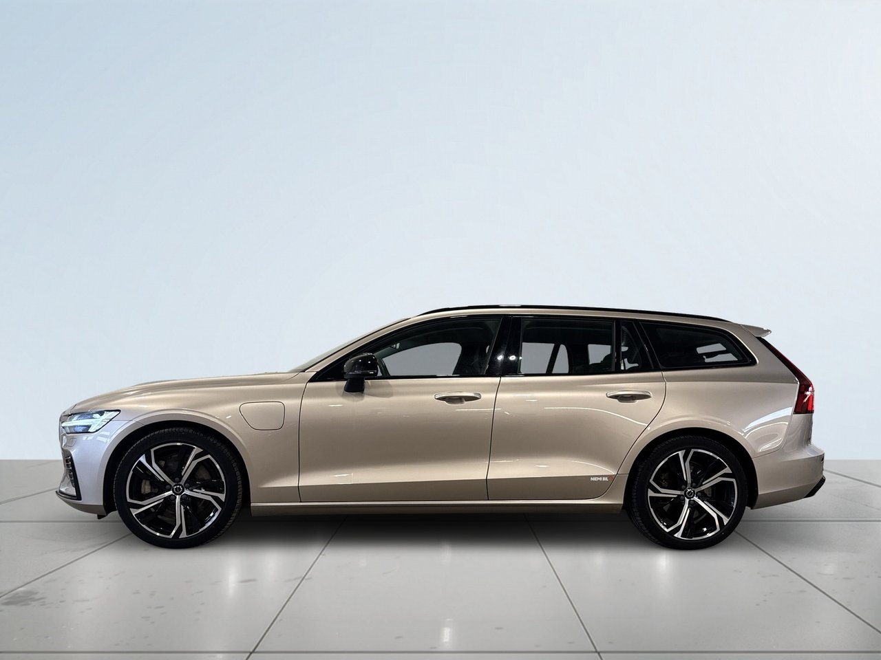 Volvo V60 T8 Plus Dark 2023, bild 4/19