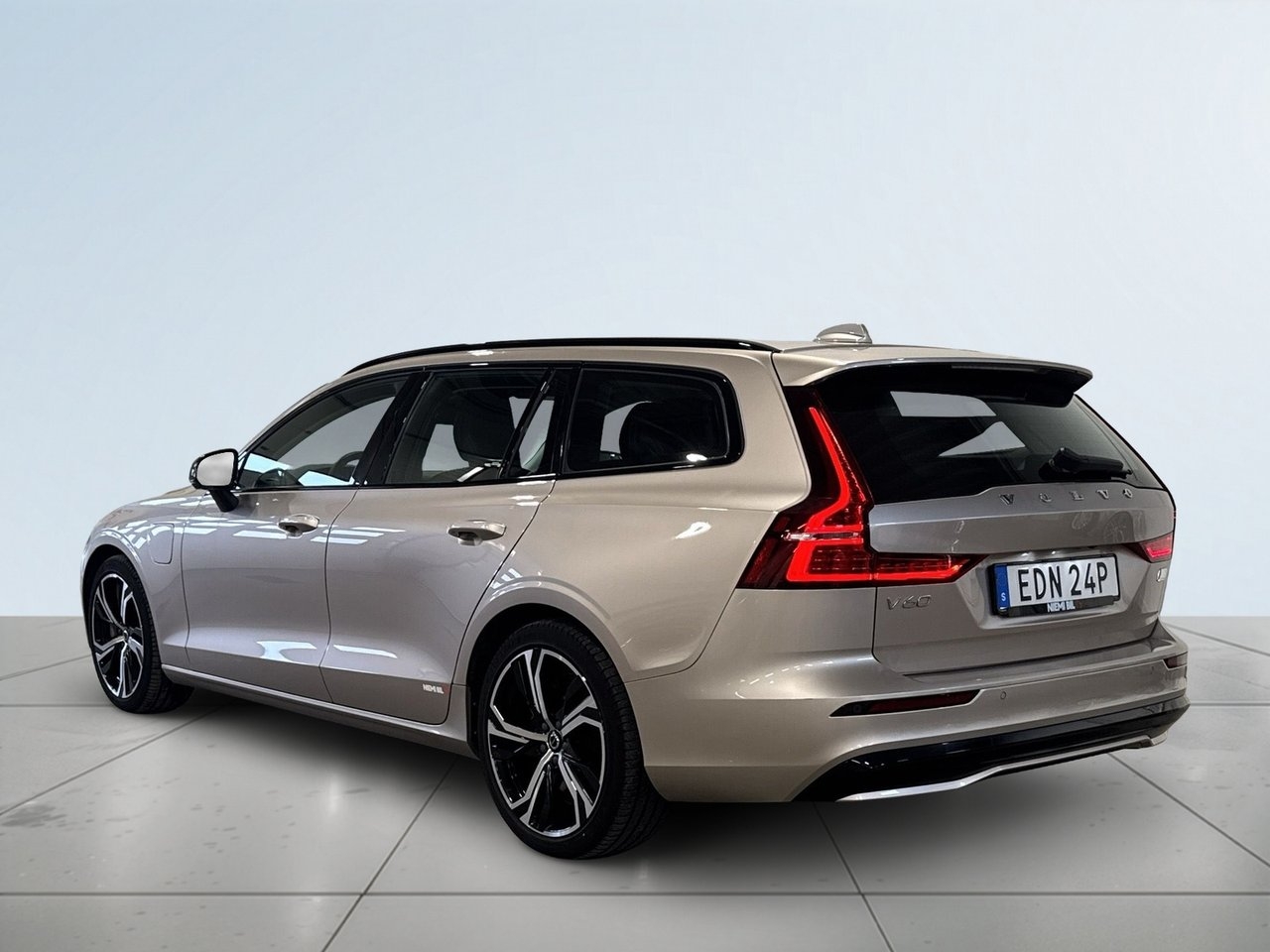 Volvo V60 T8 Plus Dark 2023, bild 5/19