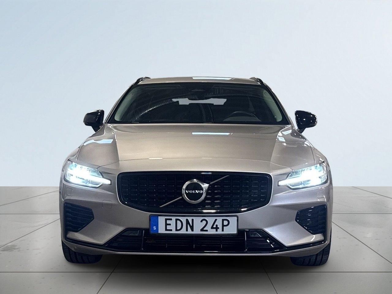 Volvo V60 T8 Plus Dark 2023, bild 2/19