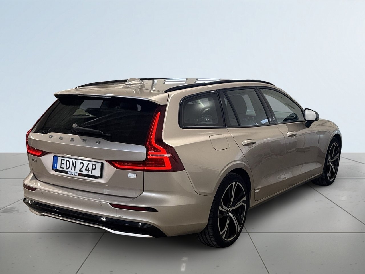 Volvo V60 T8 Plus Dark 2023, bild 6/19