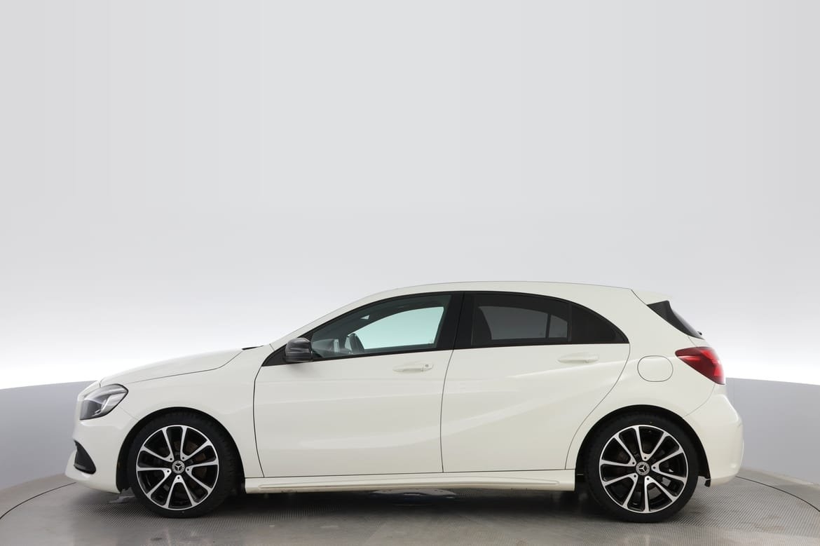 Mercedes-Benz A 180 d 7G DCT AMG LINE 2017, bild 2/10