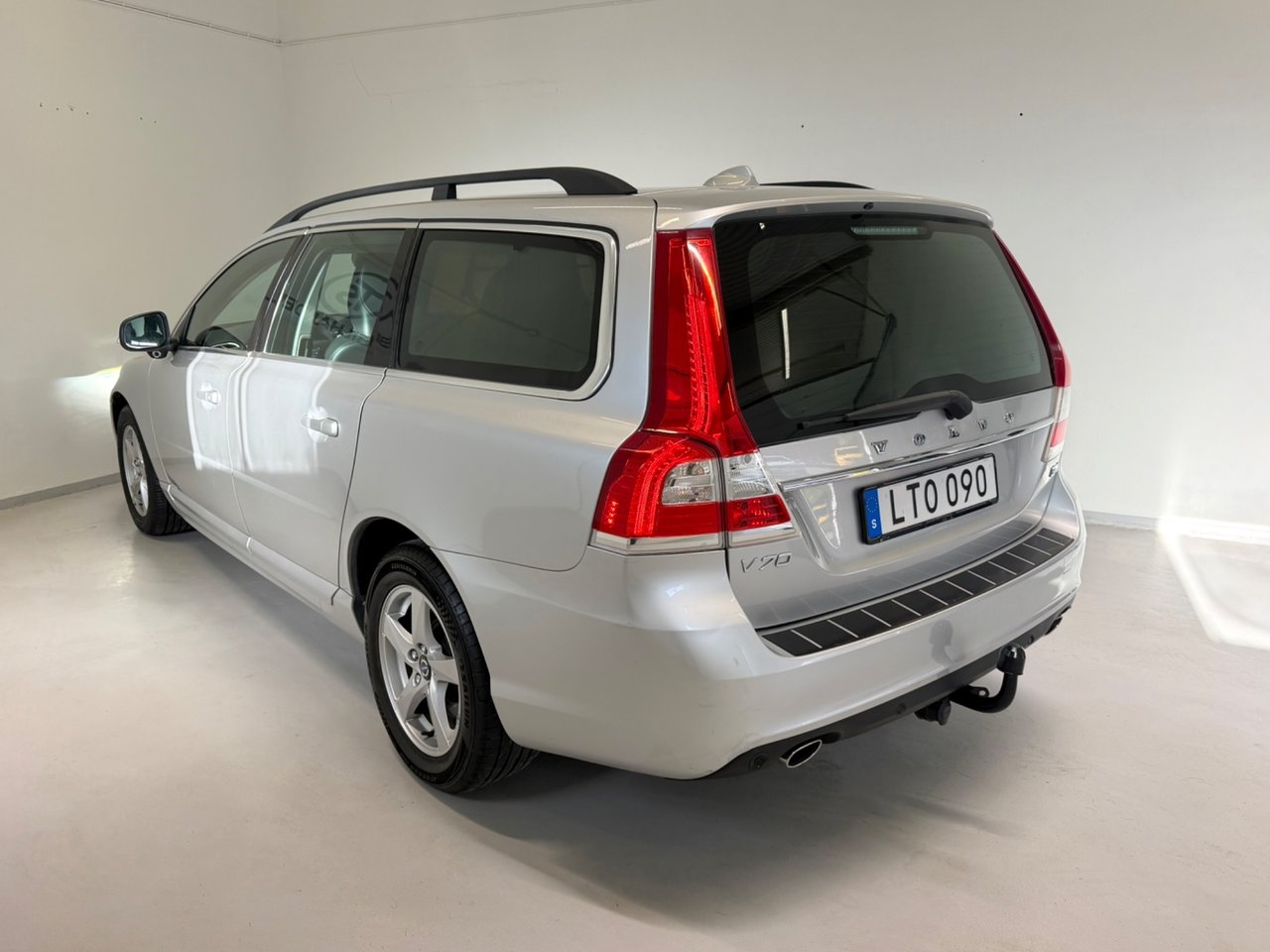 Volvo V70 D4 Momentum Business Edition 2015, kuva 4/10