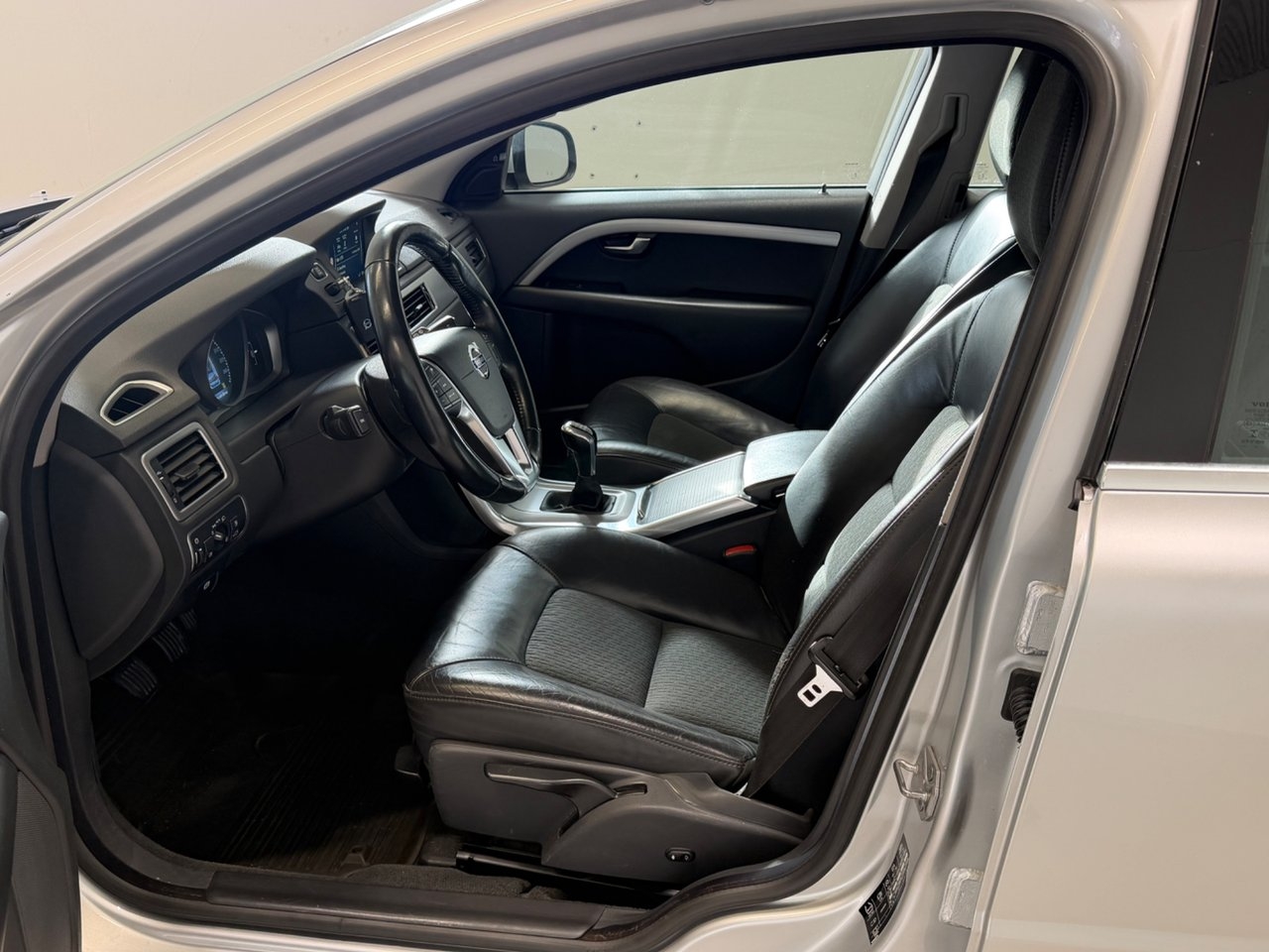Volvo V70 D4 Momentum Business Edition 2015, kuva 7/10