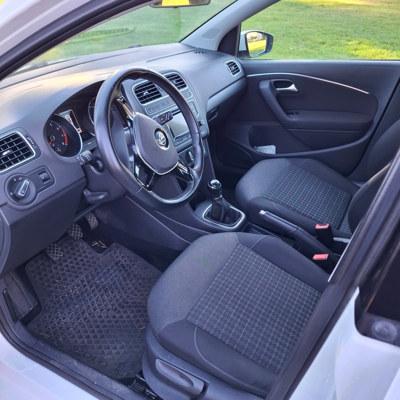 Volkswagen Polo 2015, bild 2/4