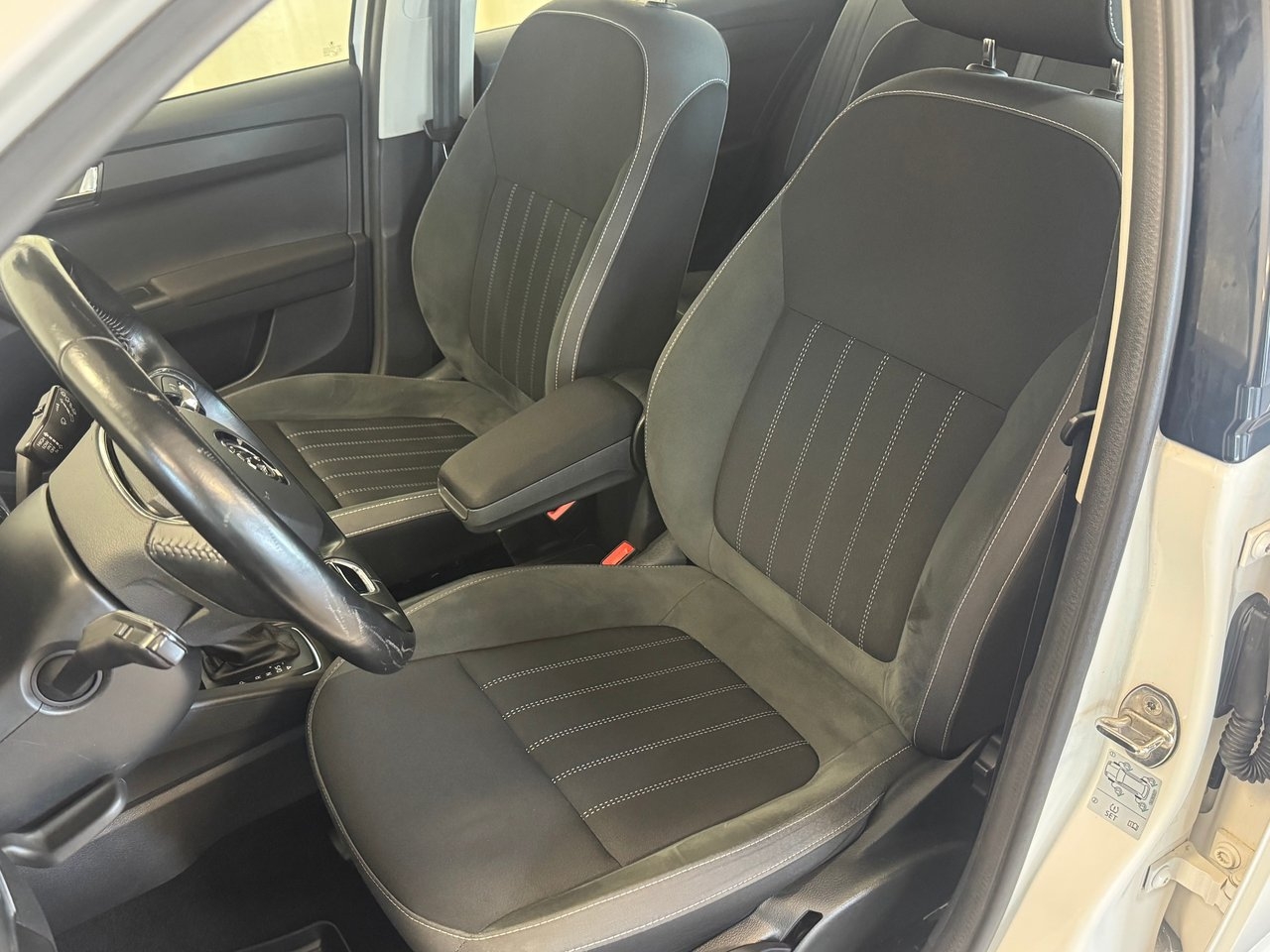 Skoda Fabia Kombi 1.0 TSI AUT STYLE 2021, bild 6/10