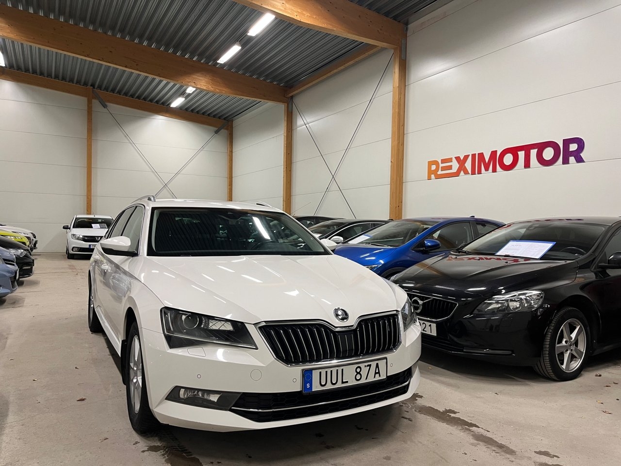 Skoda Superb 2019, bild 2/10