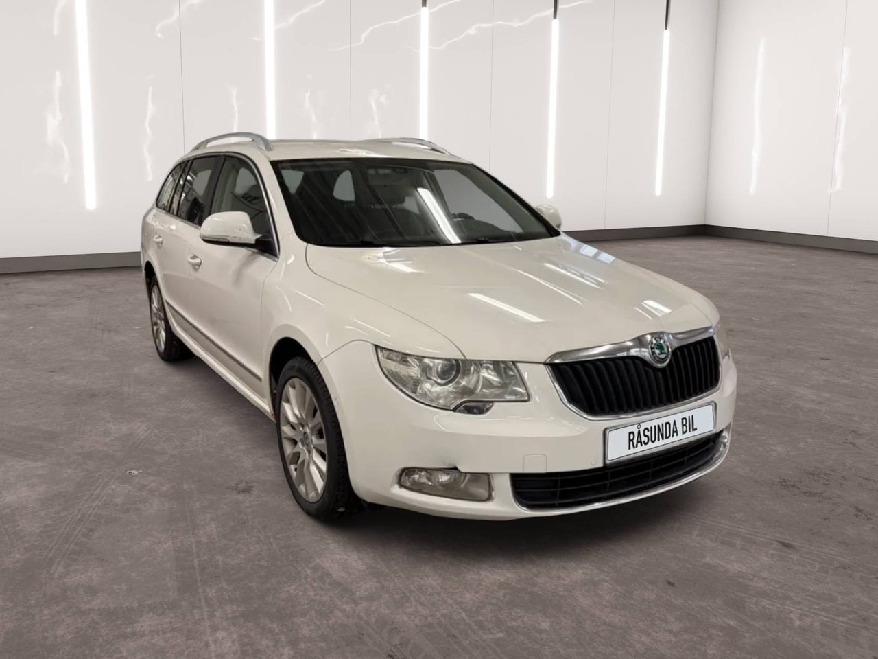 Skoda Superb 2012, bild 2/10