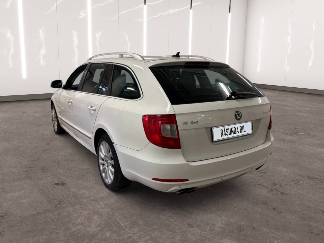 Skoda Superb 2012, bild 4/10