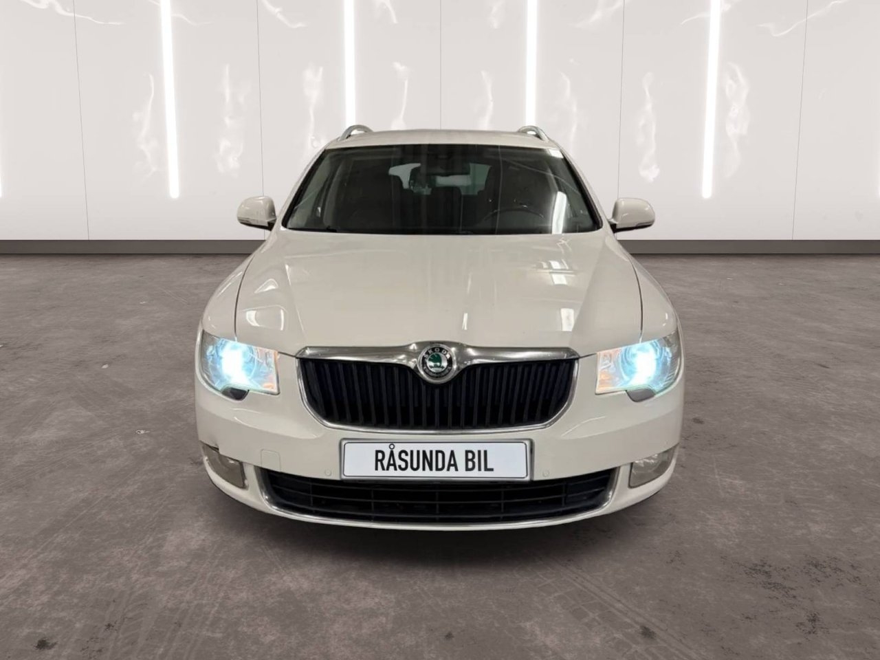 Skoda Superb 2012, bild 3/10