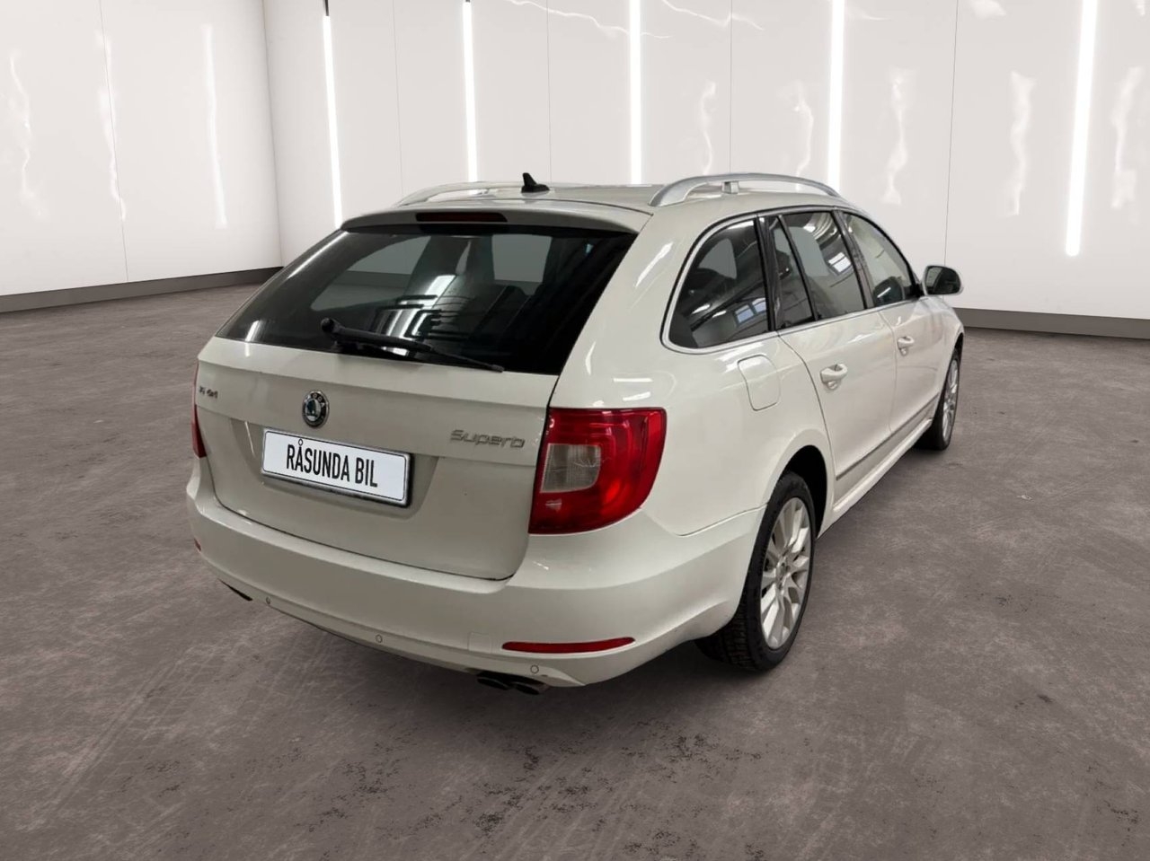 Skoda Superb 2012, bild 5/10