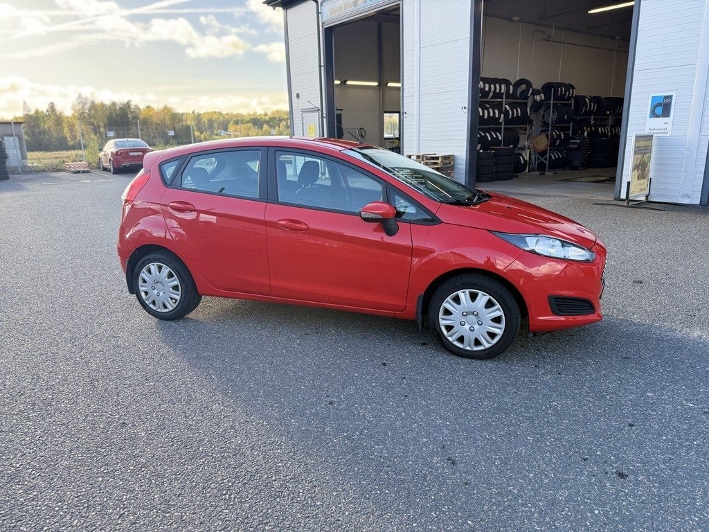 Ford Fiesta 5-dörrar 1.25 Trend Euro 5 2013, bild 5/10