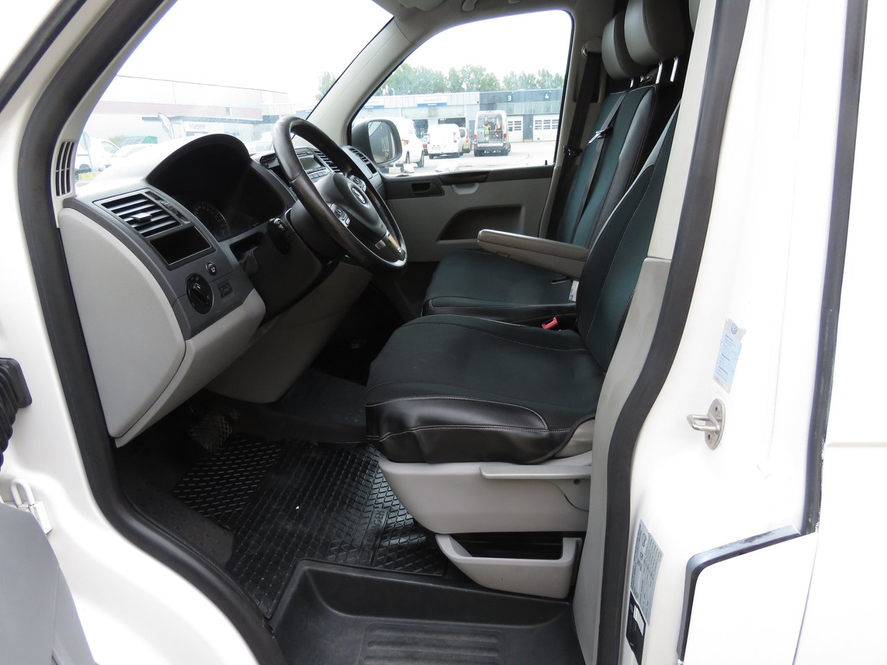 Volkswagen Transporter 2.0 BiTDI 2010, kuva 10/10