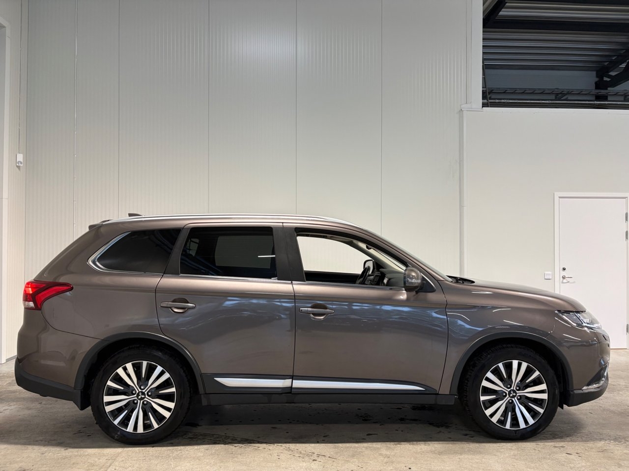Mitsubishi Outlander 2.0 Comfort 2019, bild 2/10