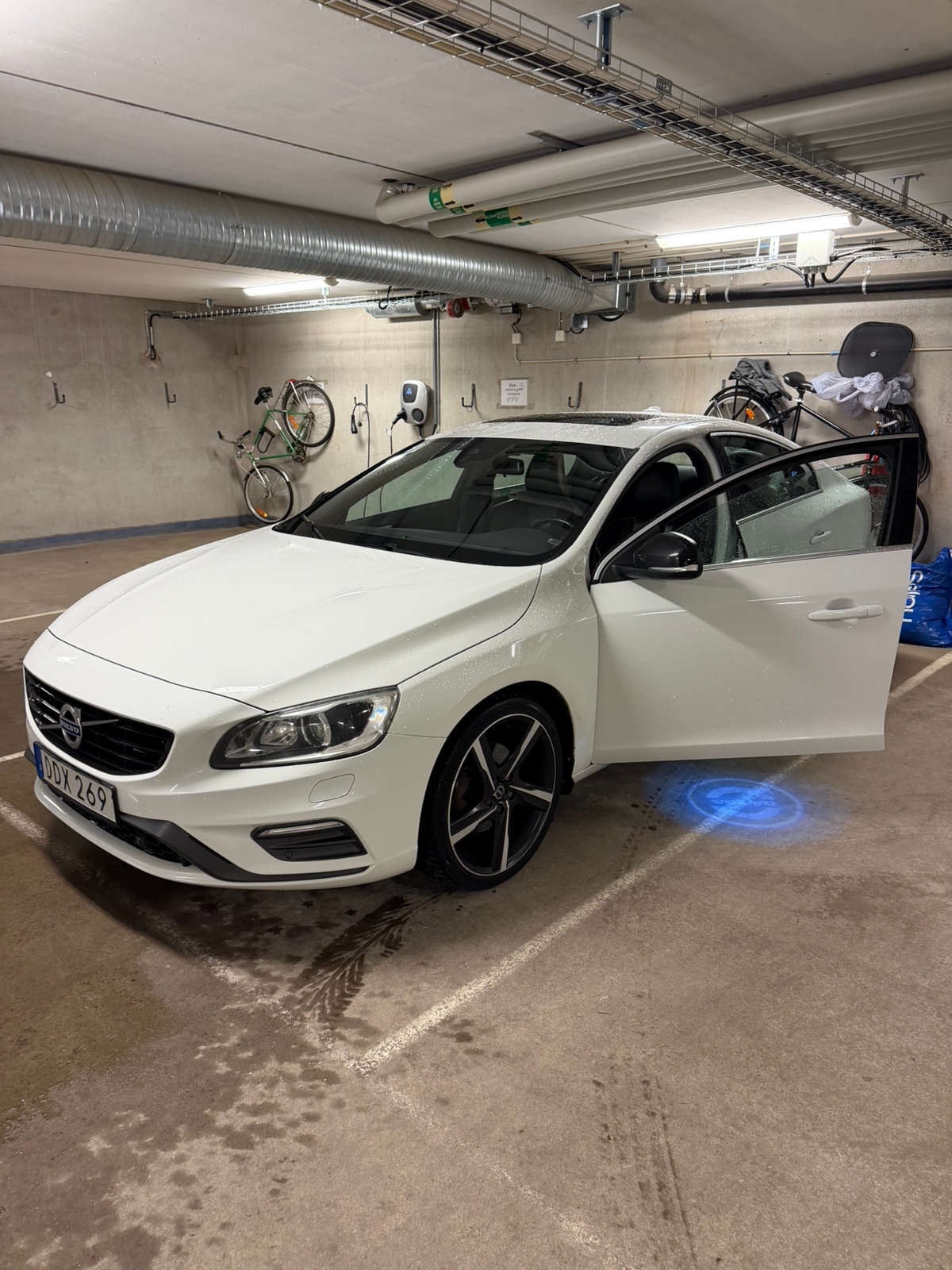 Volvo S60 D4 Manuell R-Design 2016, bild 2/7