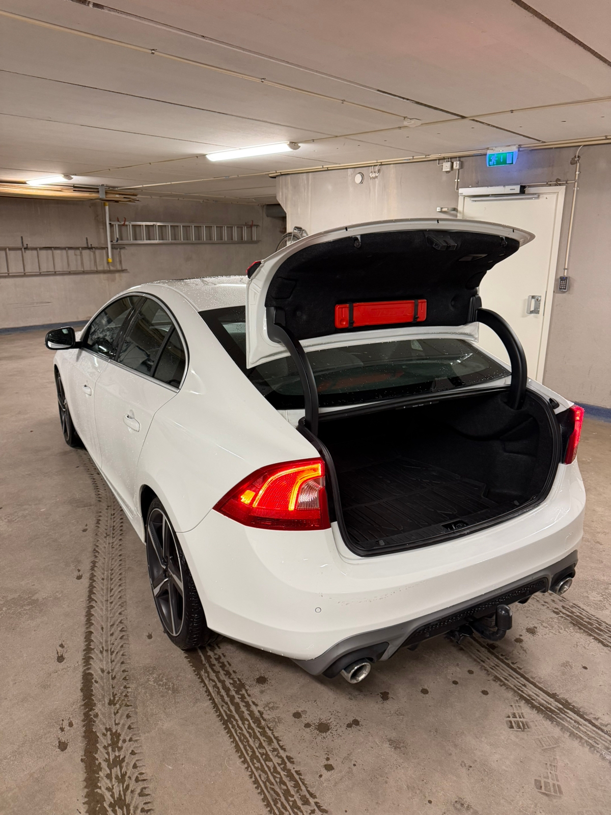 Volvo S60 D4 Manuell R-Design 2016, bild 4/7