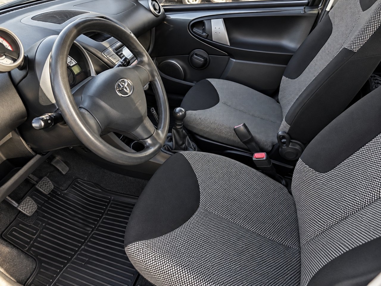 Toyota Aygo 5-dörrar 1.0 VVT-i Euro 5 2014, bild 5/10