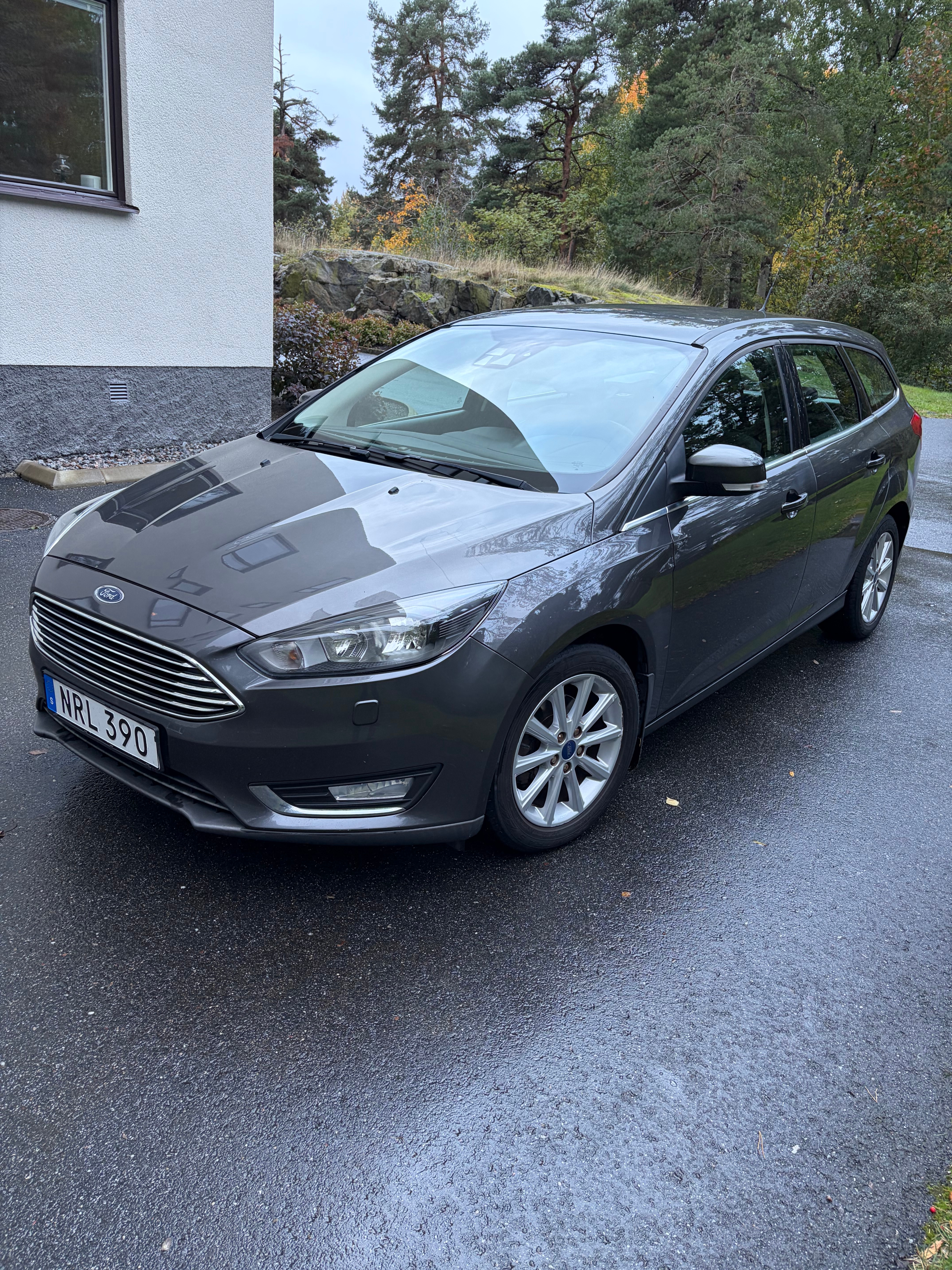 Ford Focus Kombi 1.0 EcoBoost Manuell 2016, bild 2/6