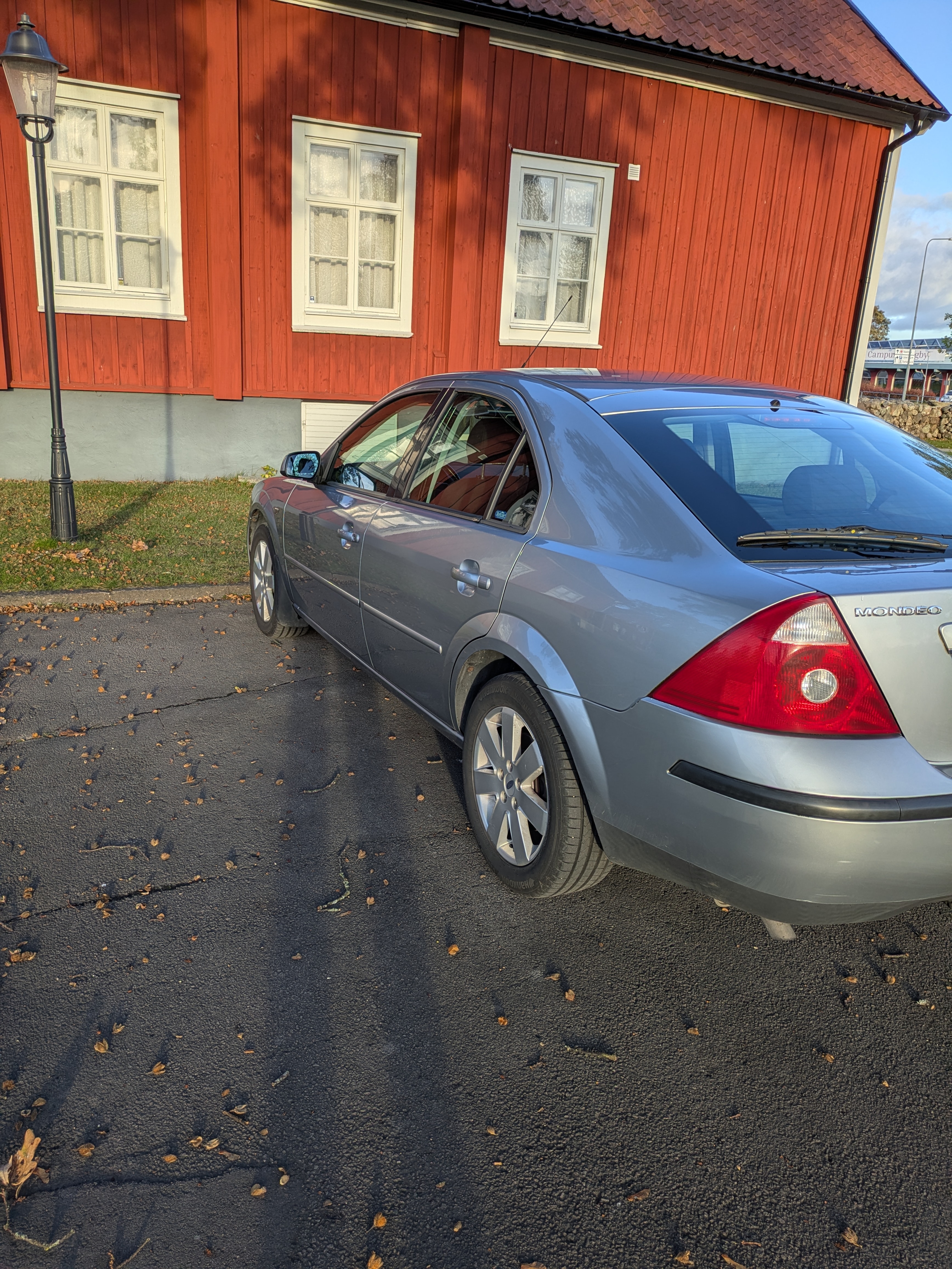 Ford Mondeo Halvkombi 2.0 Manuell 2005, bild 5/8