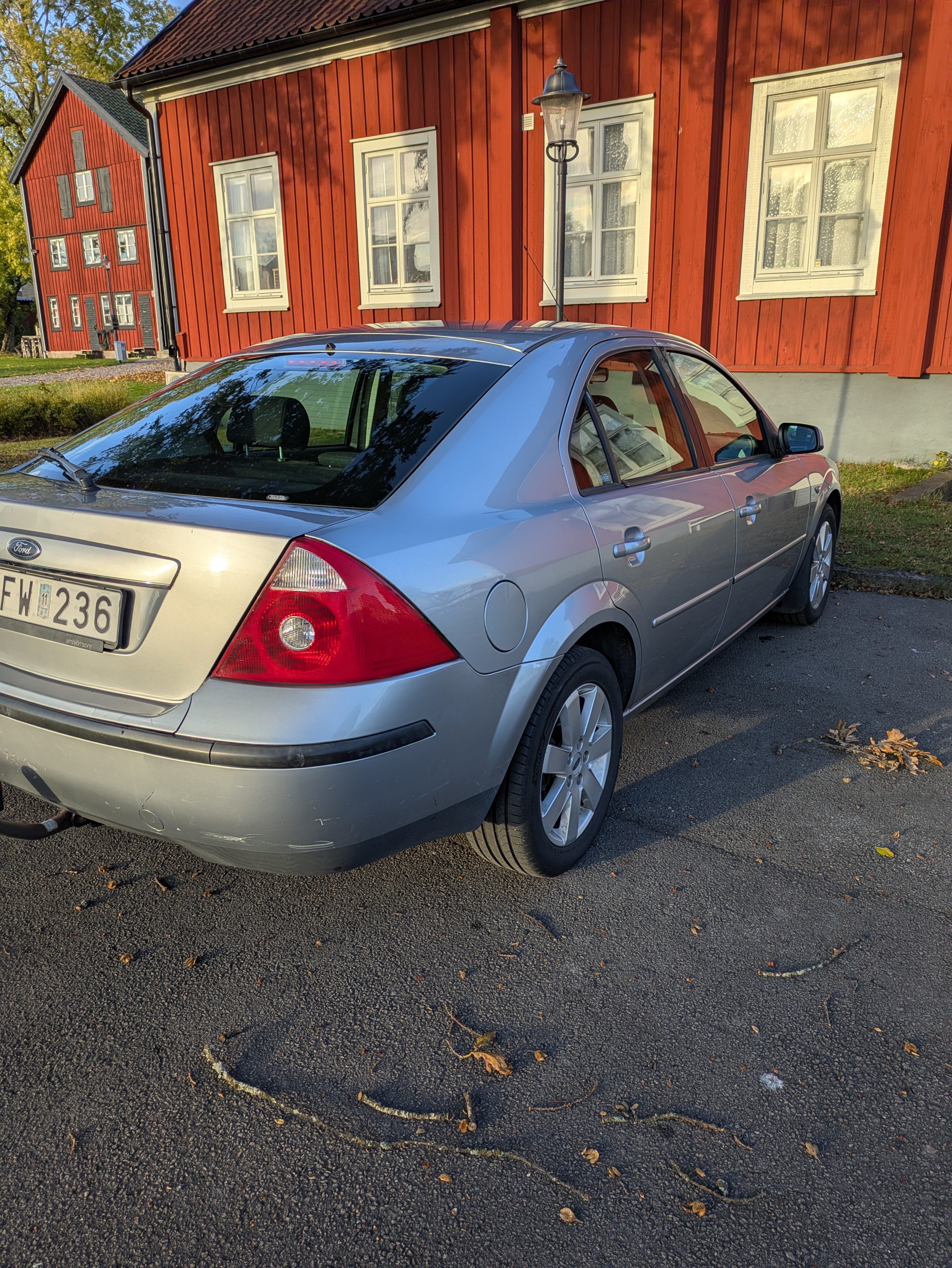 Ford Mondeo Halvkombi 2.0 Manuell 2005, bild 7/8