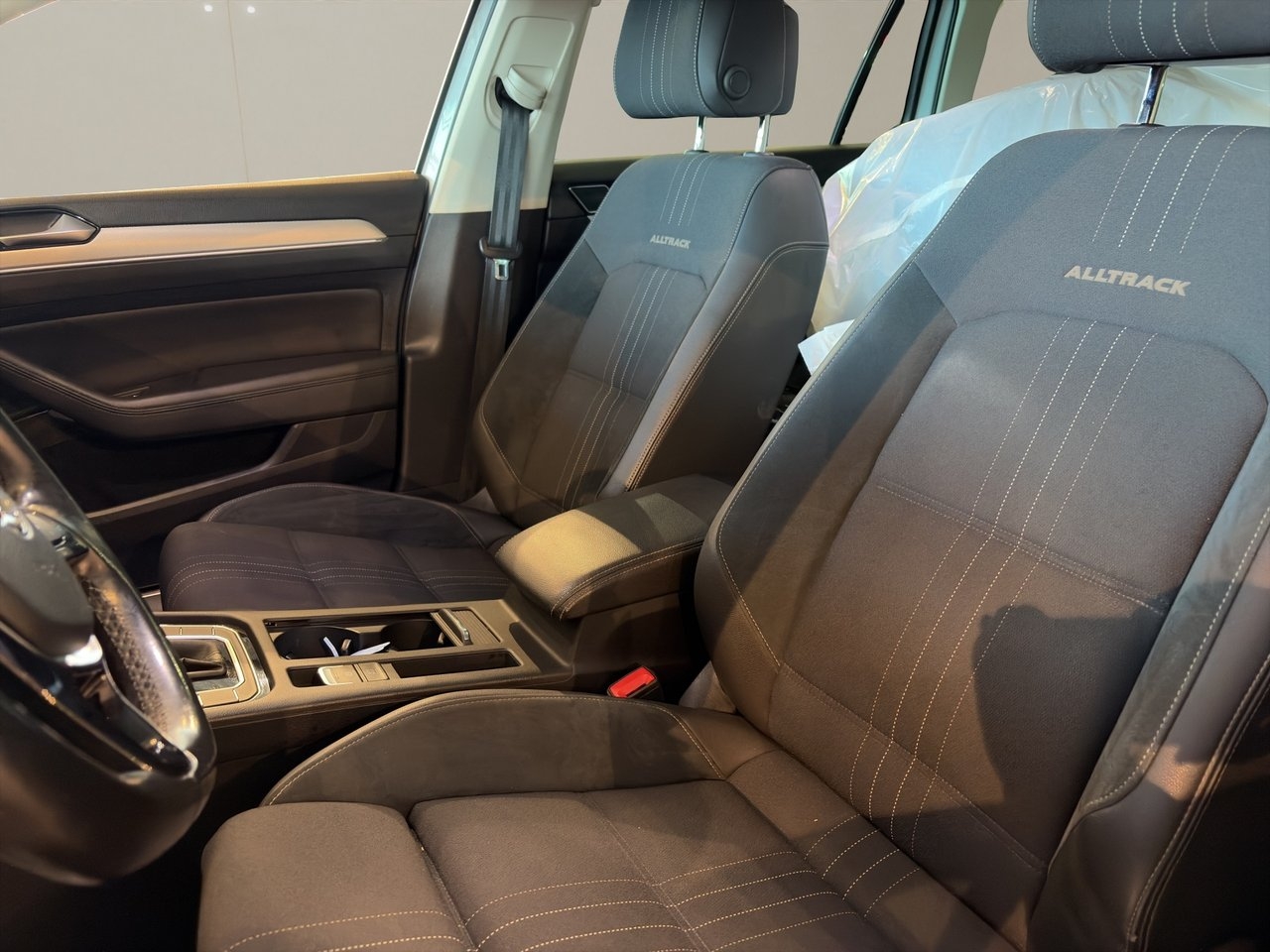 Volkswagen Passat Alltrack 2.0 TDI SCR 2017, photo 7/10