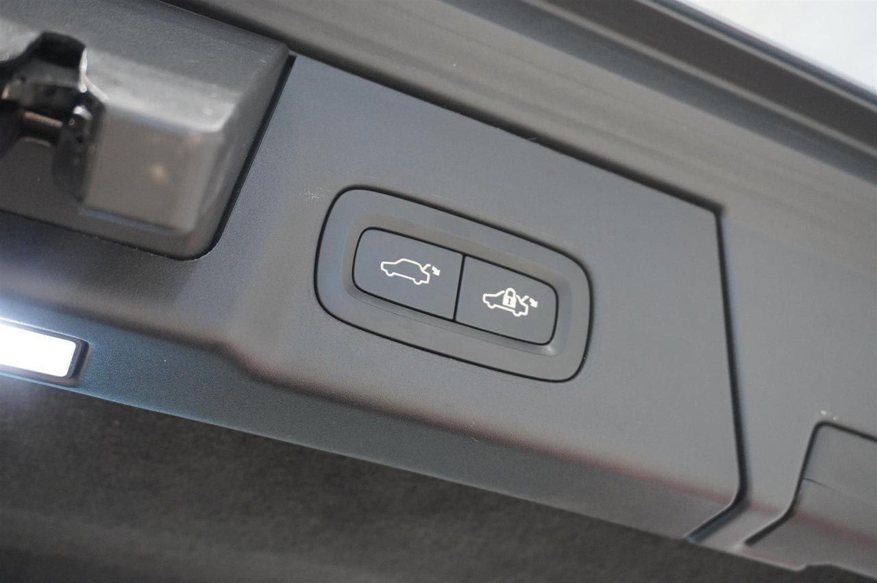 Volvo V90 D4 Inscription 2017, photo 6/10