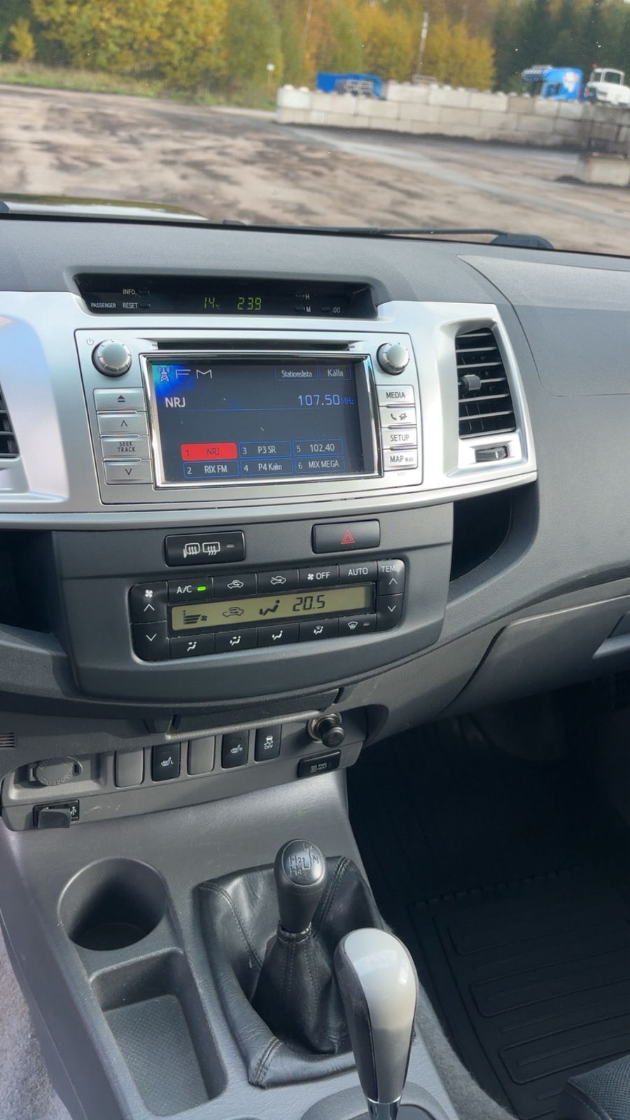 Toyota HiLux 2012, bild 7/8