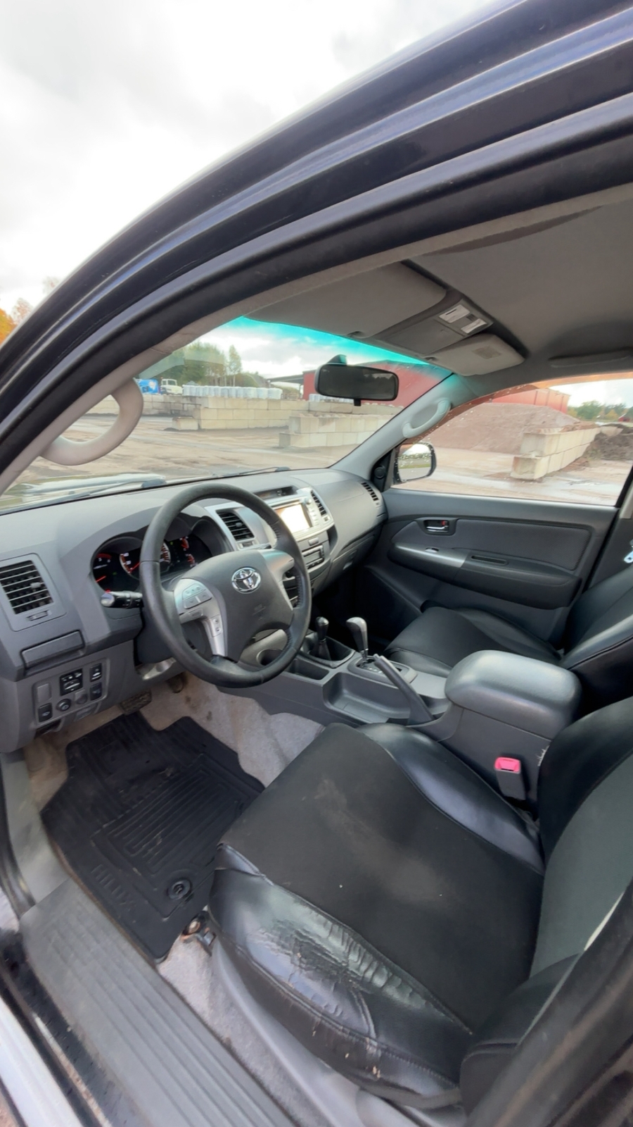 Toyota HiLux 2012, bild 4/8