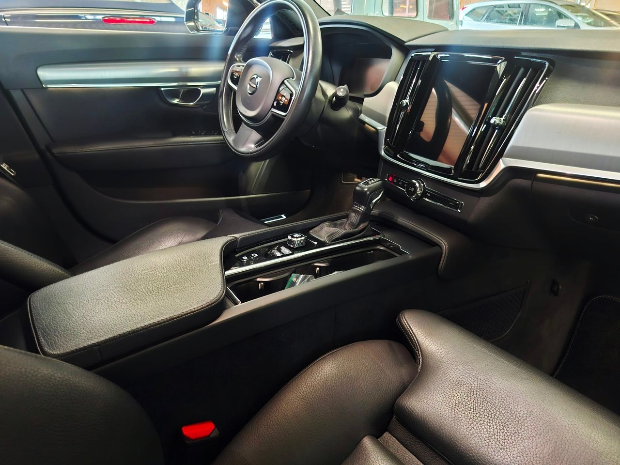 Volvo V90 T4 Momentum Advanced 2020, kuva 4/8