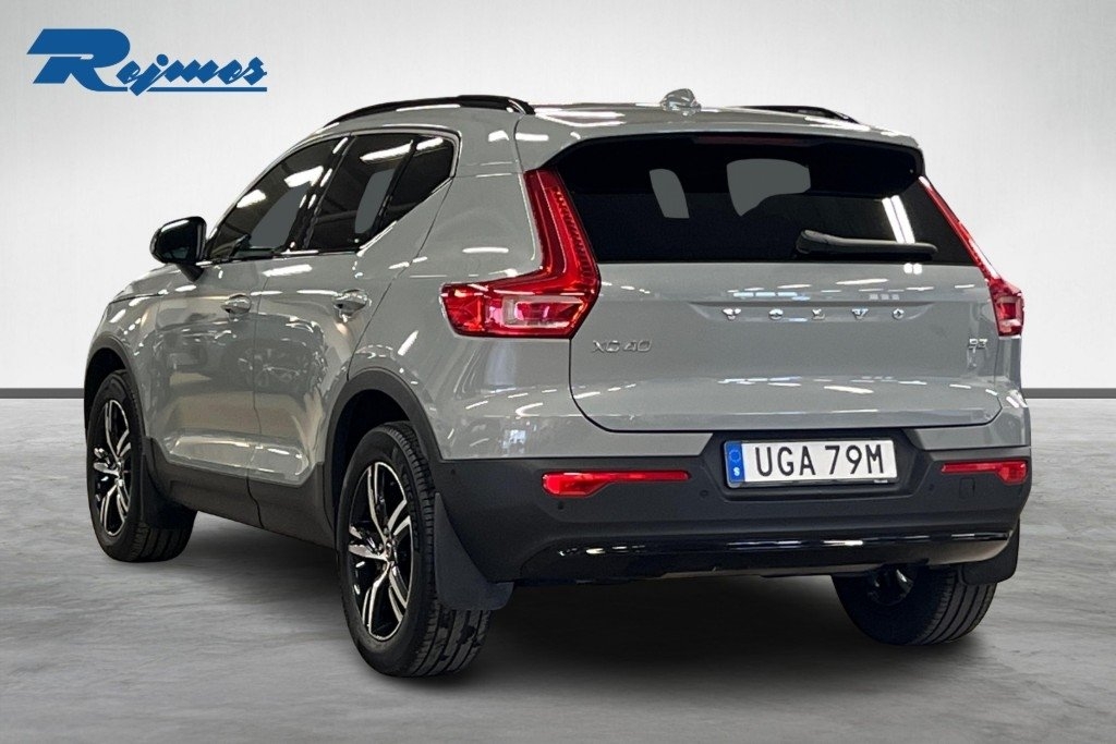 Volvo XC40 B3 FWD Bensin Plus Dark 2025, bild 2/10