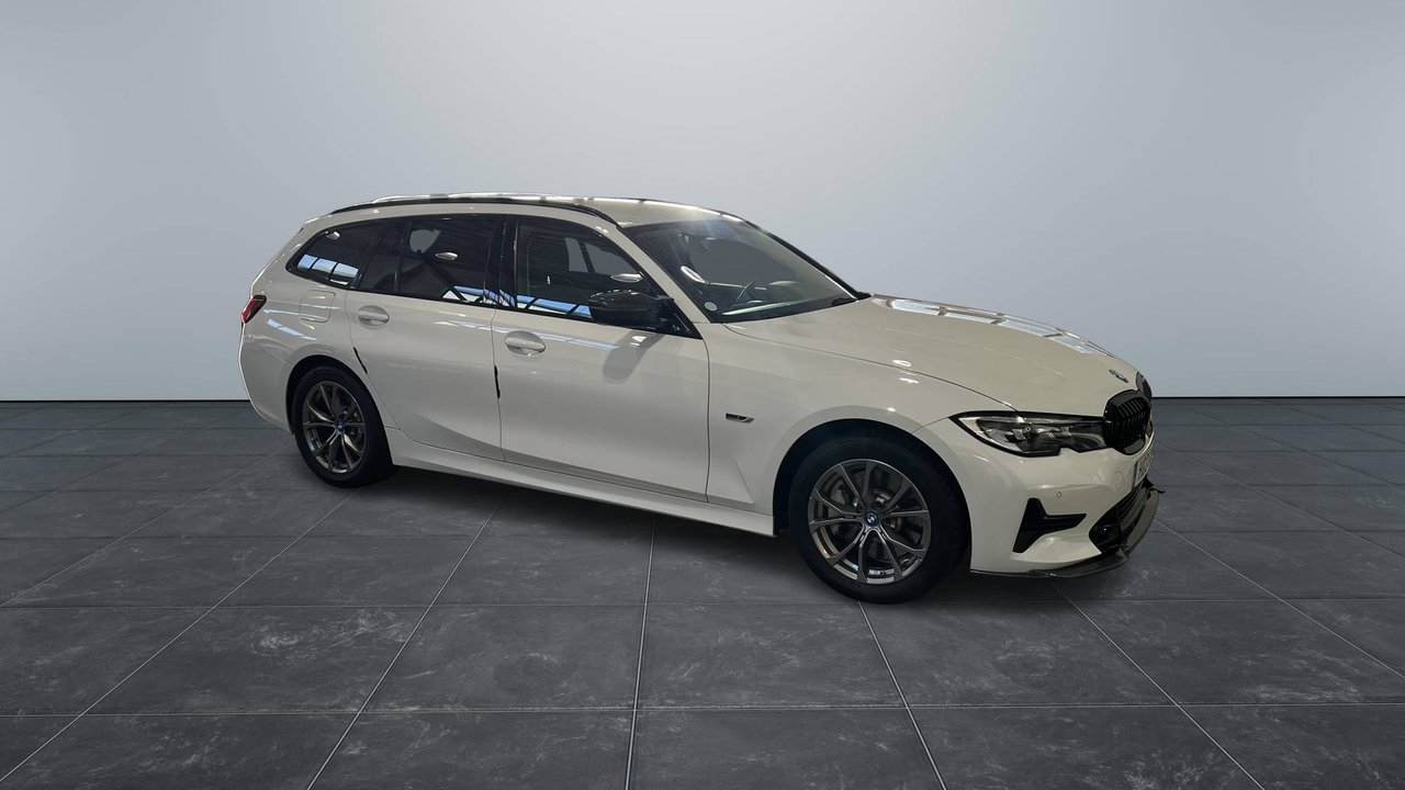 BMW 330e 2022, photo 2/10