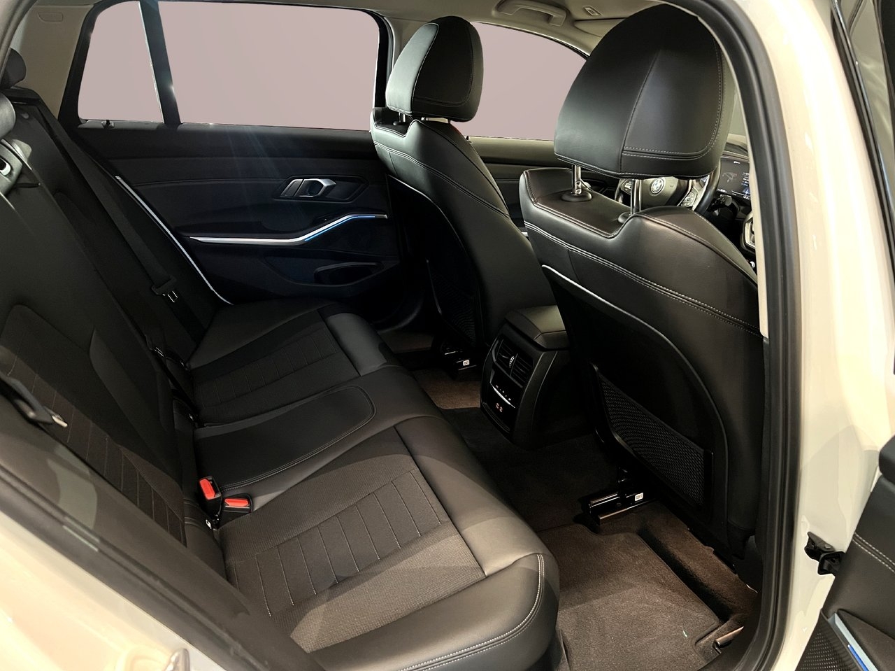 BMW 330e 2022, photo 7/10