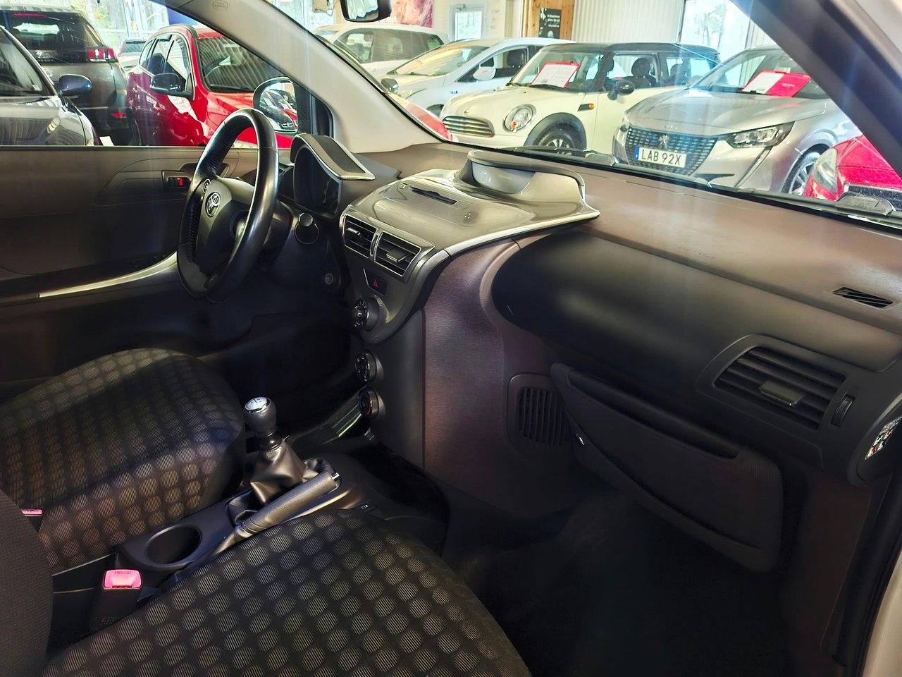 Toyota iQ 1.0 2009, kuva 5/6
