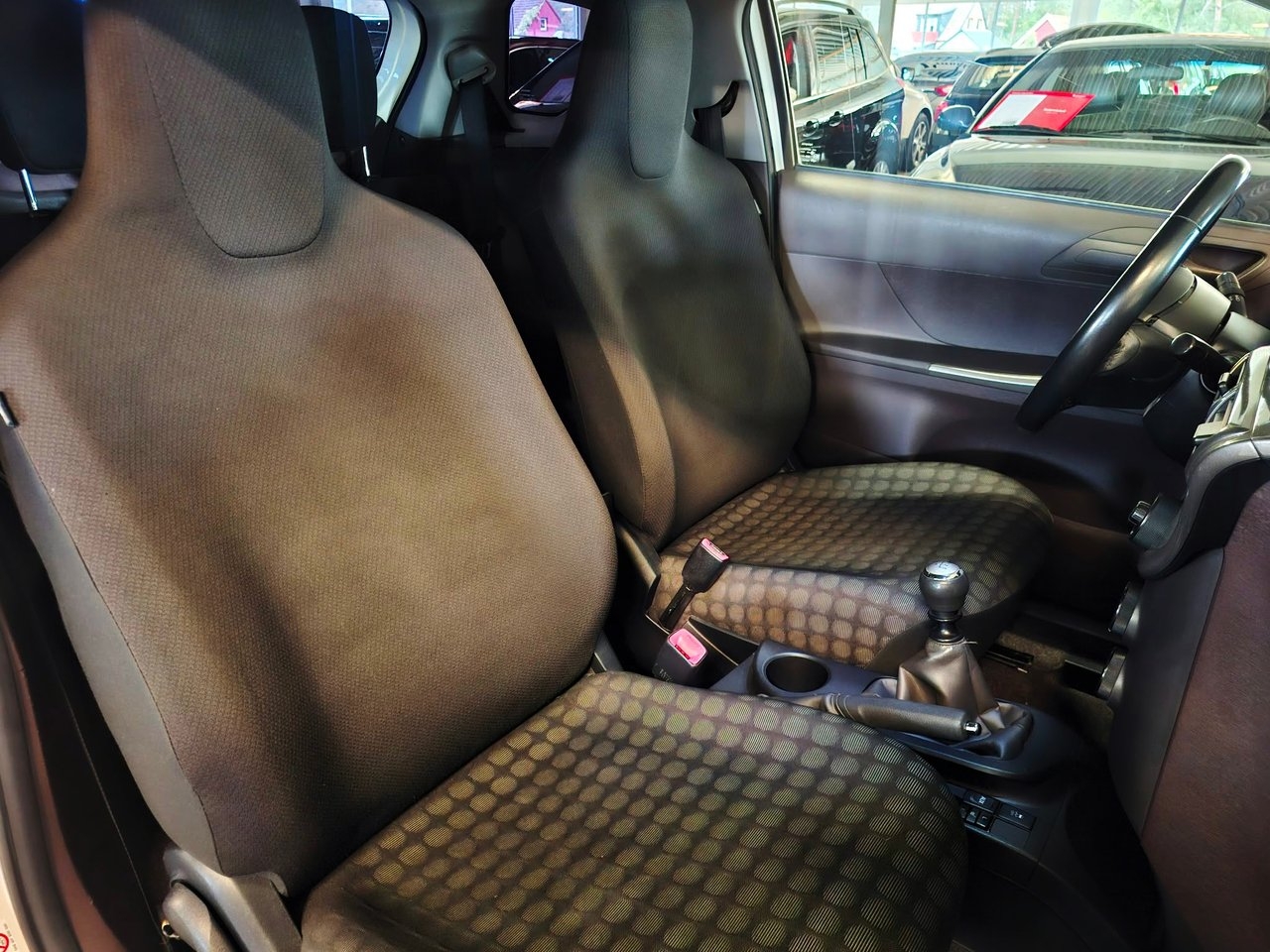 Toyota iQ 1.0 2009, kuva 4/6