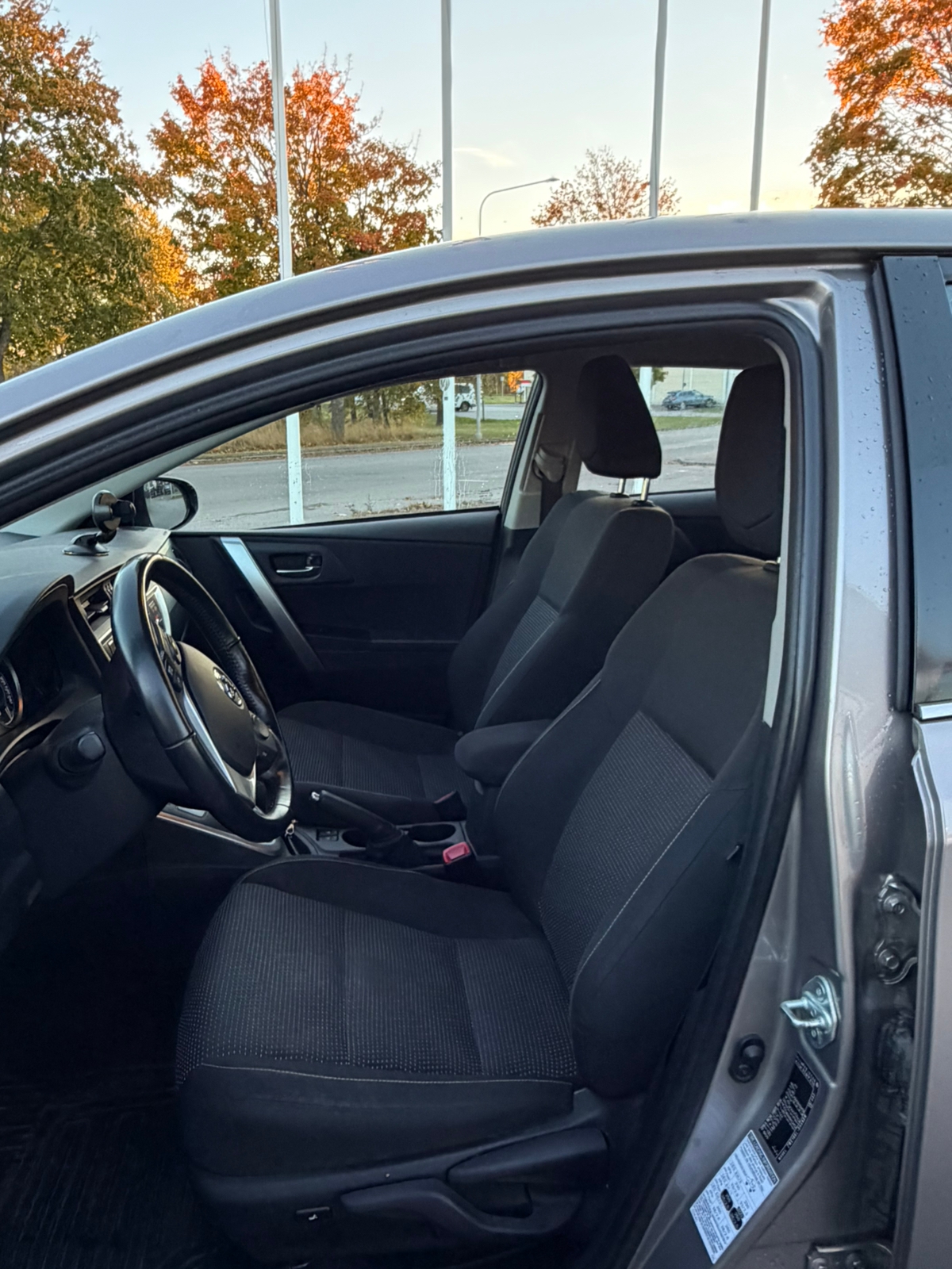 Toyota Auris Hybrid e-CVT 2013, bild 4/7