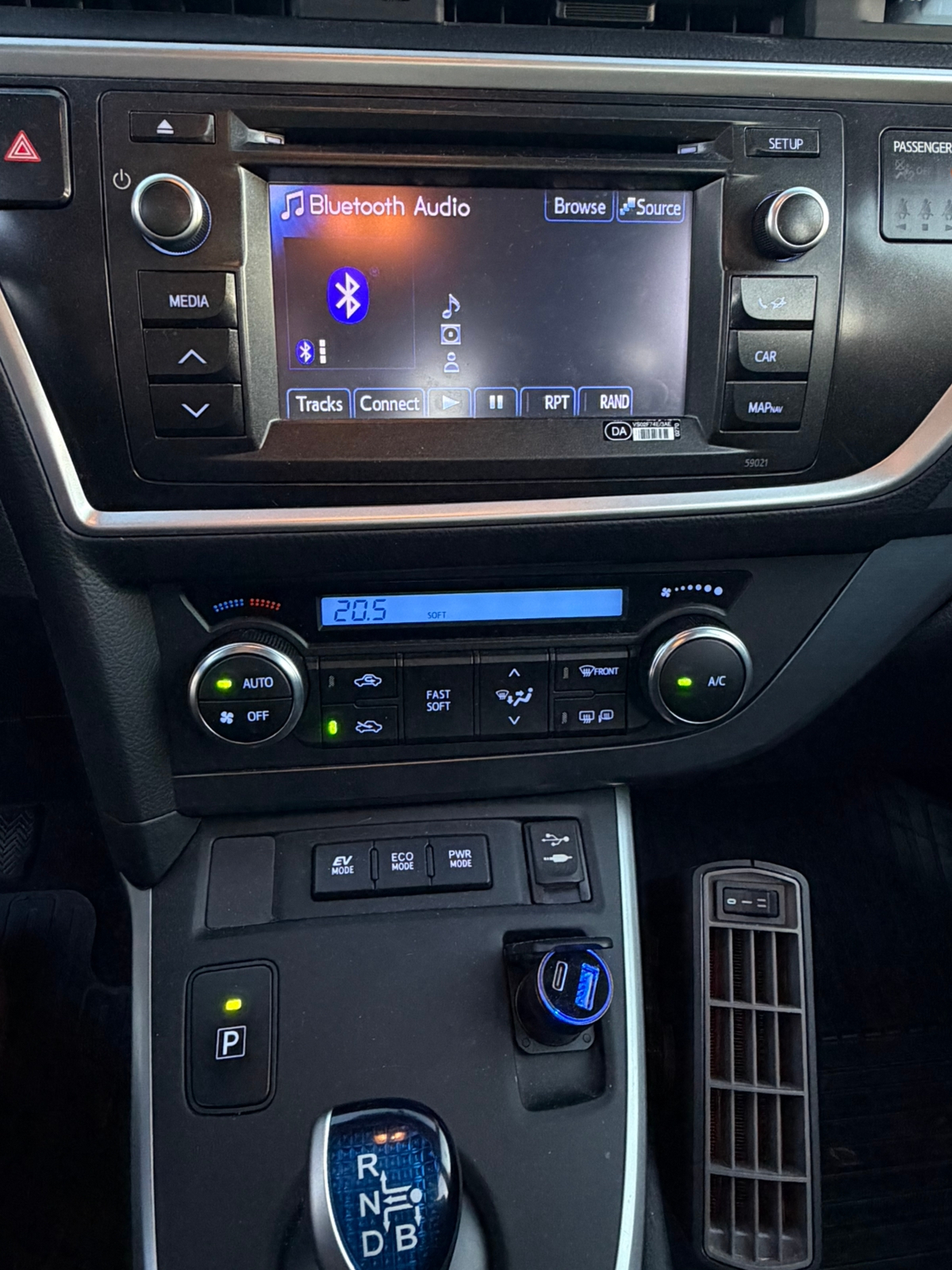 Toyota Auris Hybrid e-CVT 2013, bild 5/7
