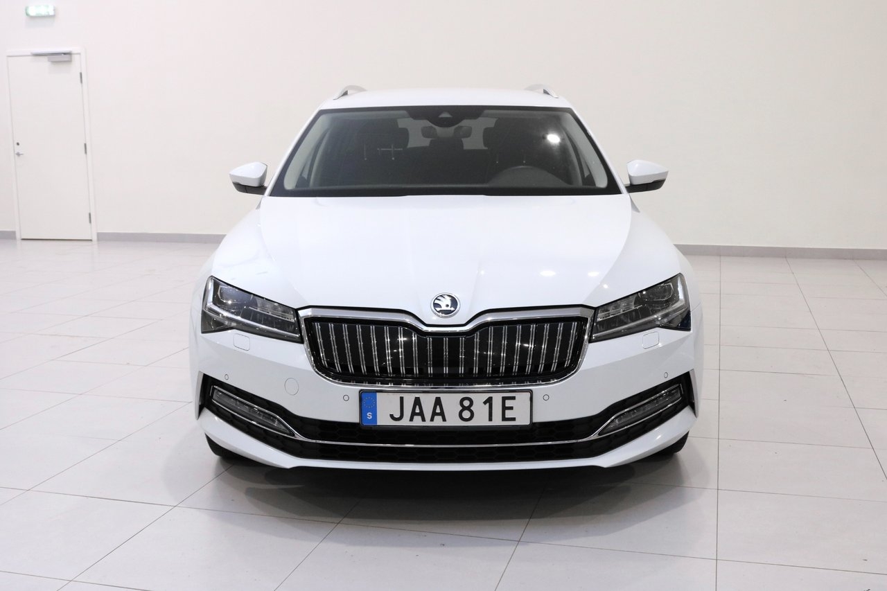 Skoda Superb 2023, bild 7/10