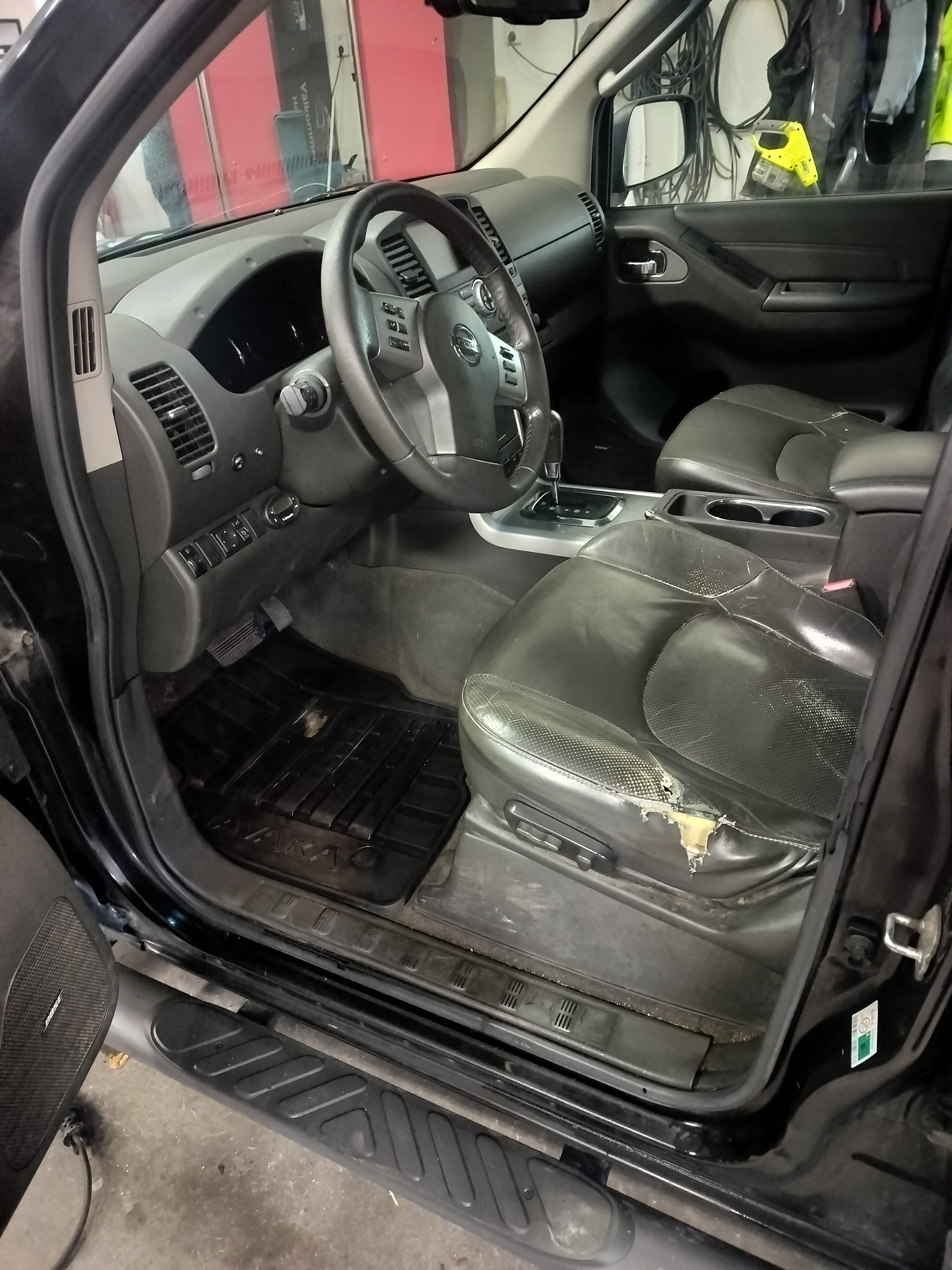 Nissan Navara 3.0 dCi 2013, bild 4/5