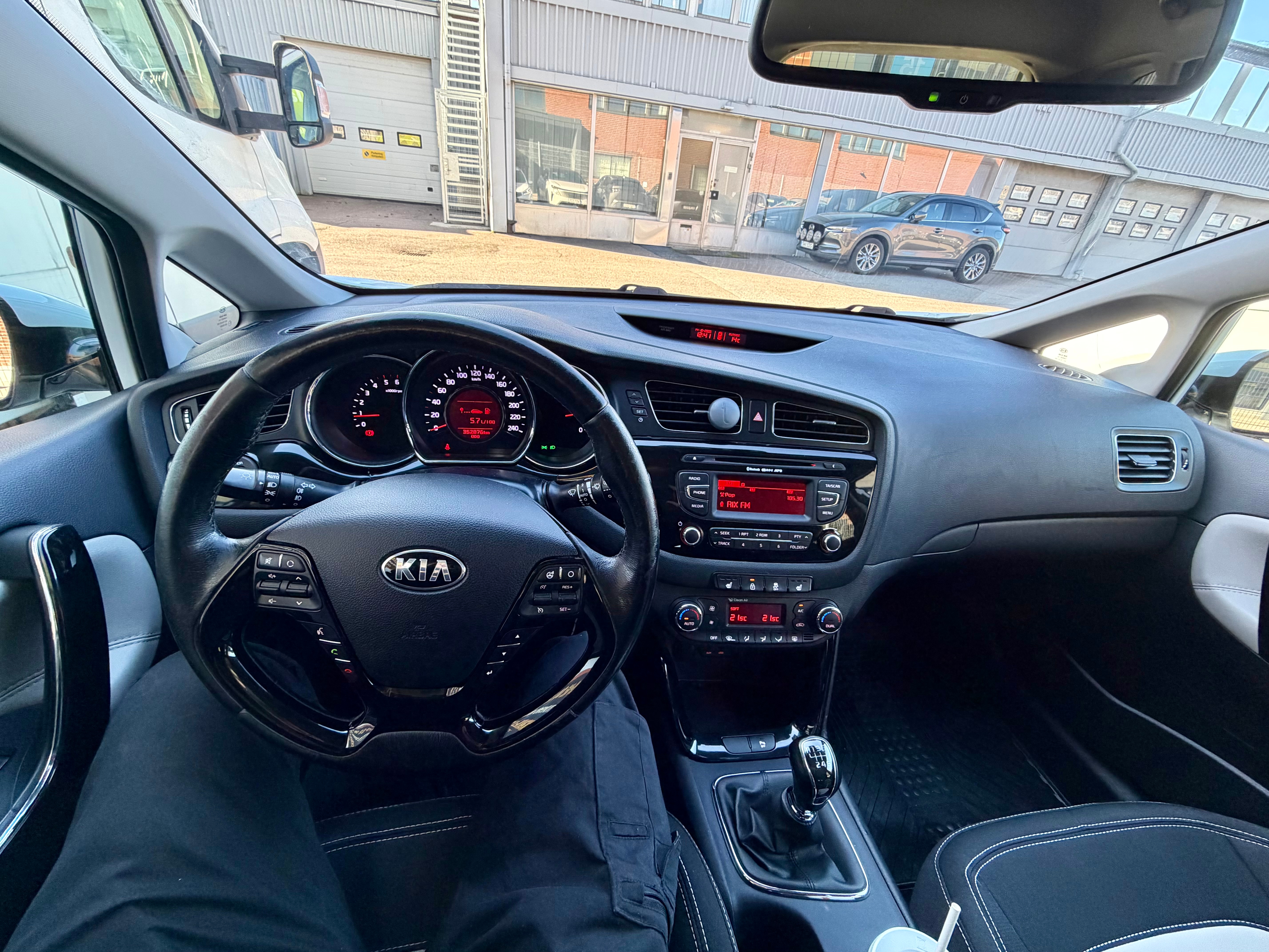 Kia Ceed 1.6 CRDi 128 2013, bild 6/16