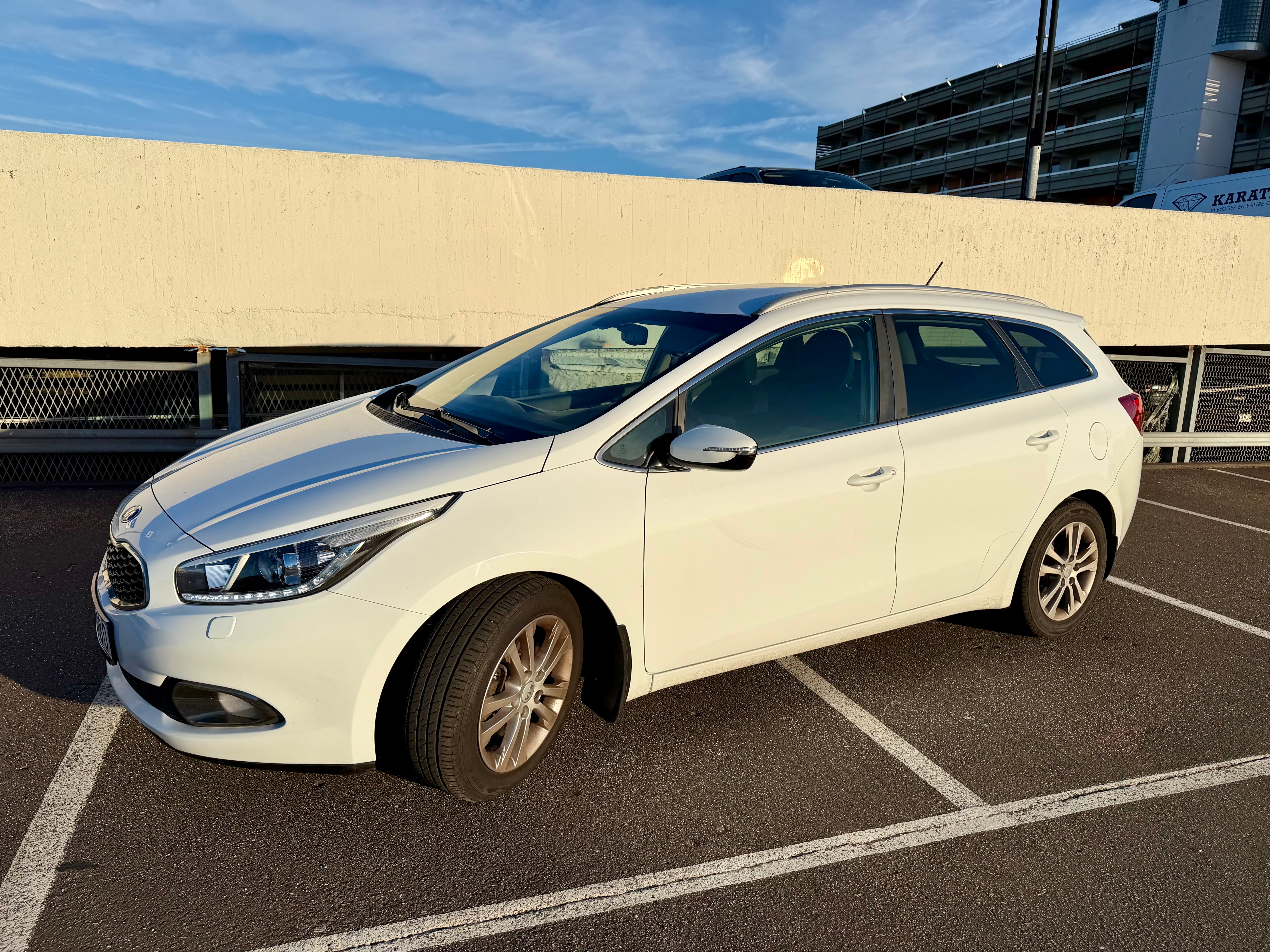 Kia Ceed 1.6 CRDi 128 2013, bild 2/16